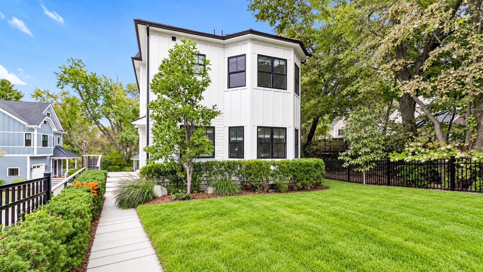 Single Family Residence at 148 Pine St, Newton MA 02466, Newton, photo 2 of 32