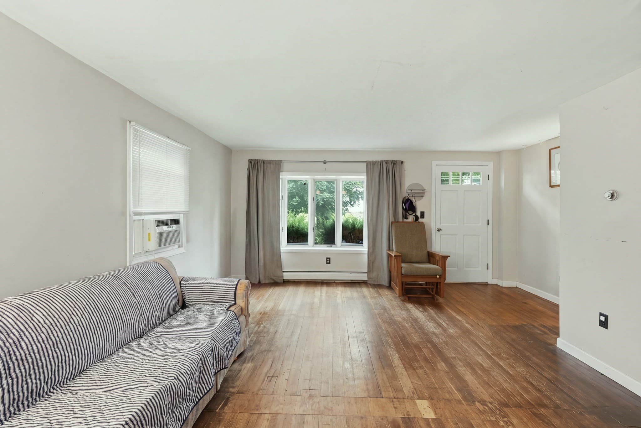 Single Family Residence at 4052 Main St, Palmer MA 01079, Palmer, photo 14 of 23