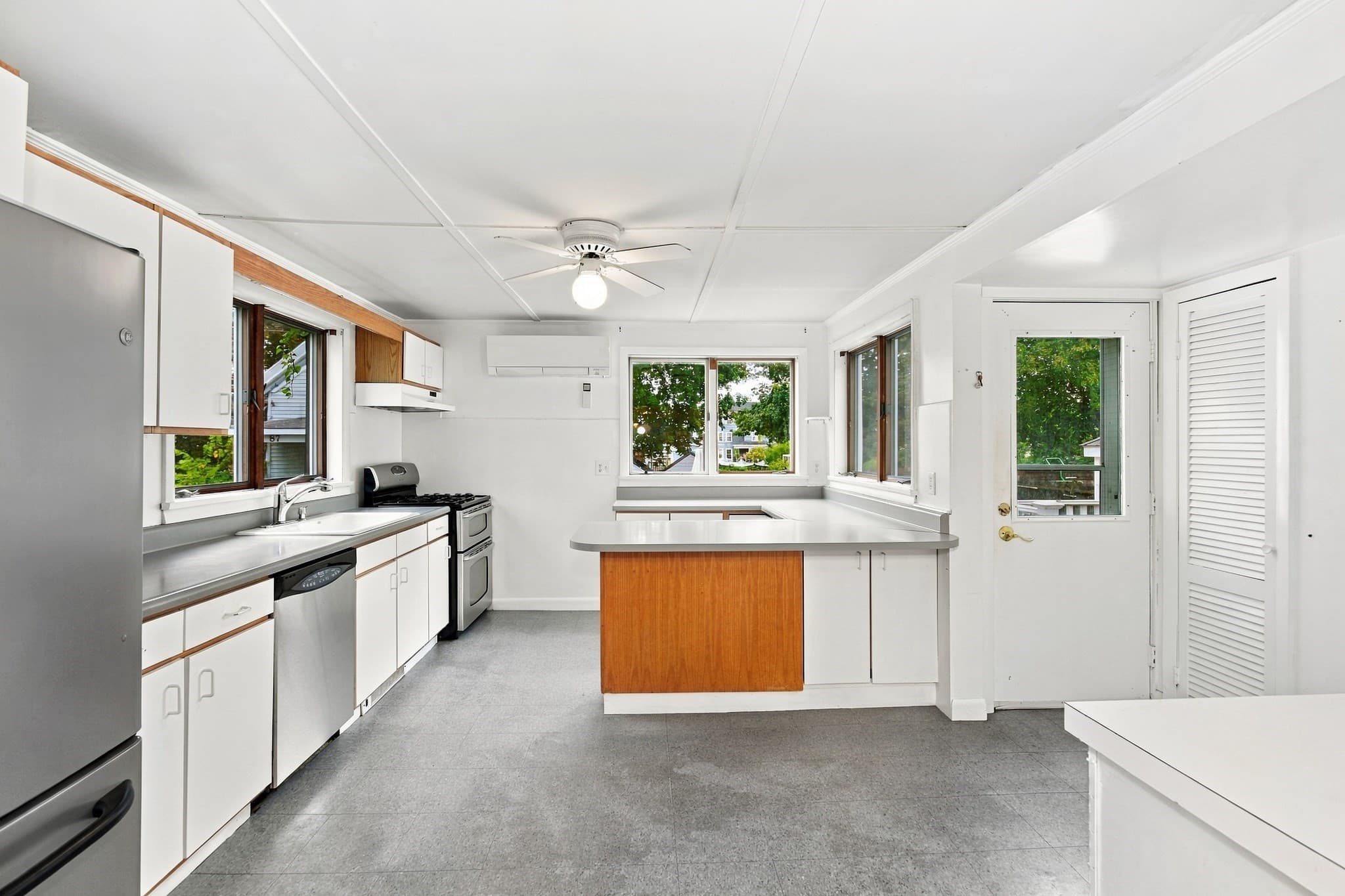 Single Family Residence at 85 Pine St, Swampscott MA 01907, Swampscott, photo 14 of 38