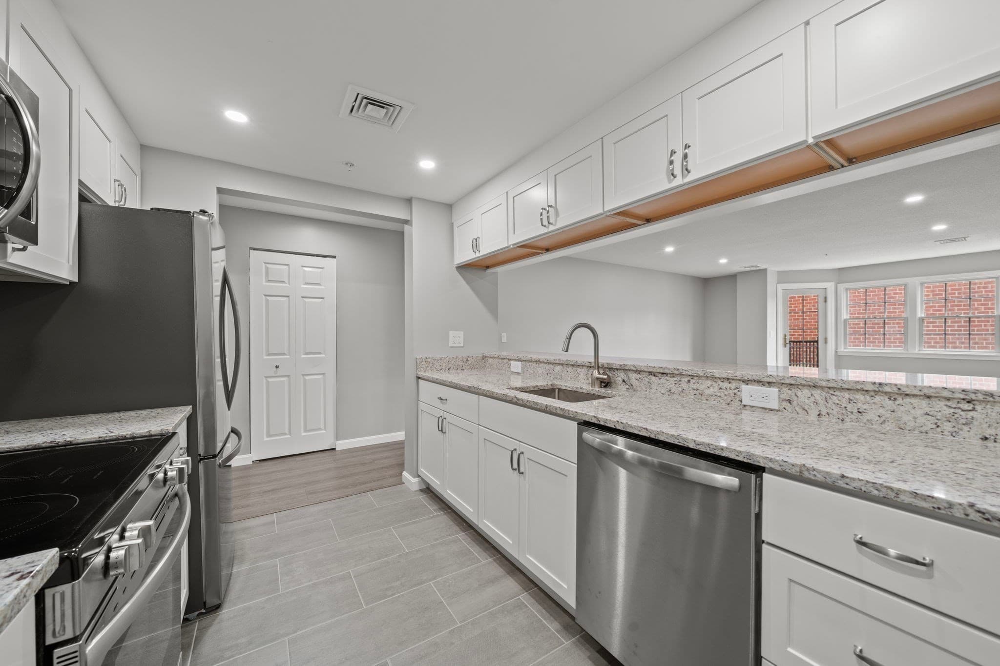 Condominium at 148 Main St # C439, North Andover MA 01845, North Andover, photo 10 of 41