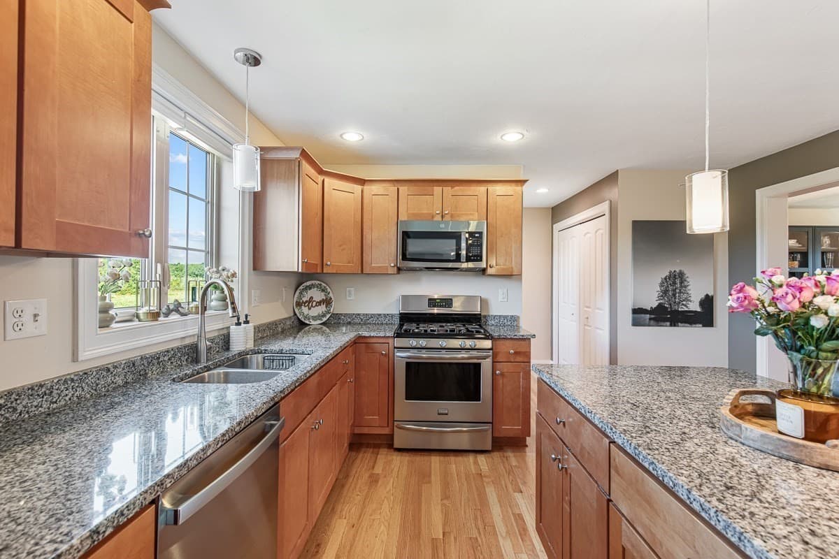 Single Family Residence at 18 Blue Grass Circle, Taunton MA 02780, Taunton, photo 5 of 41