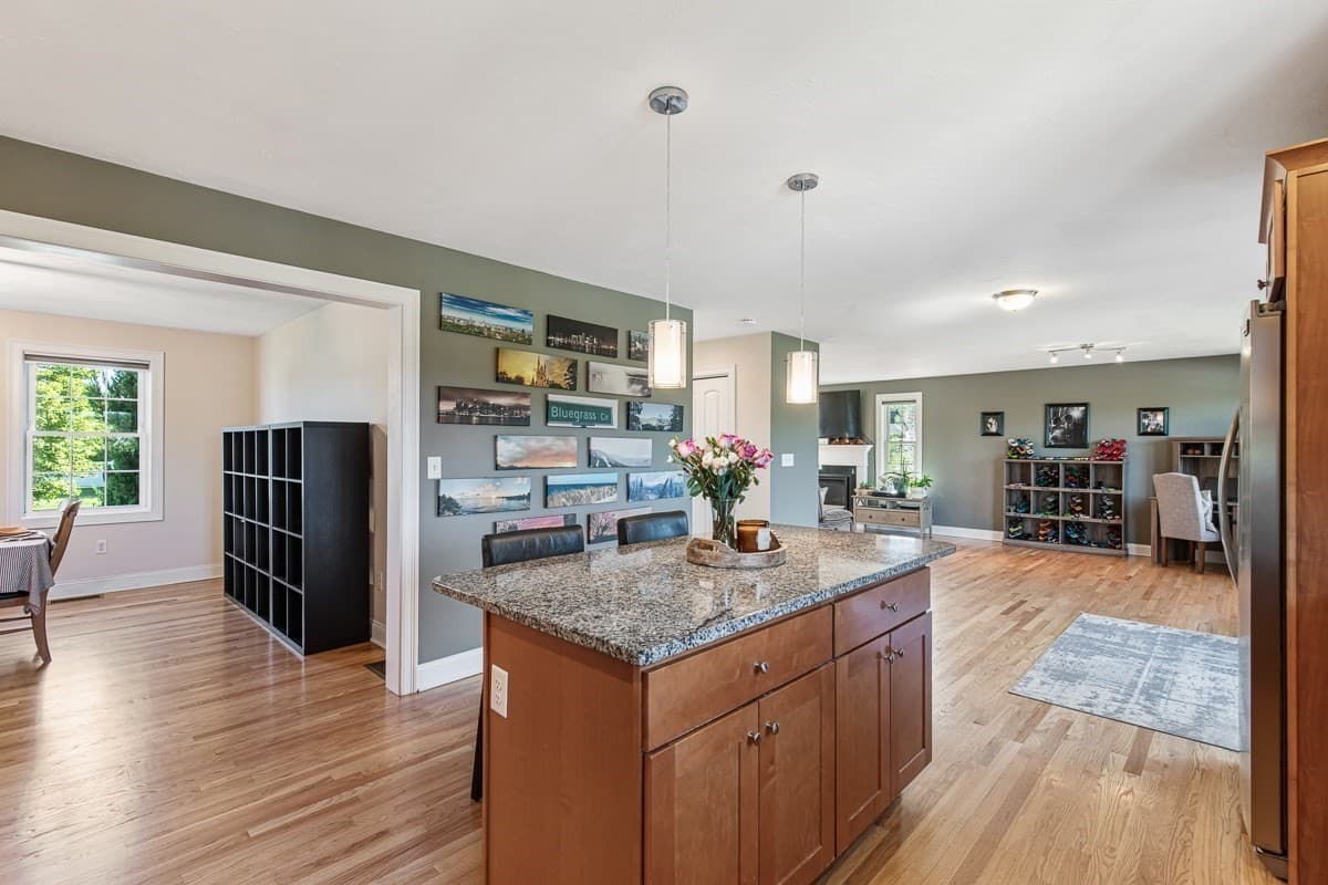 Single Family Residence at 18 Blue Grass Circle, Taunton MA 02780, Taunton, photo 9 of 41
