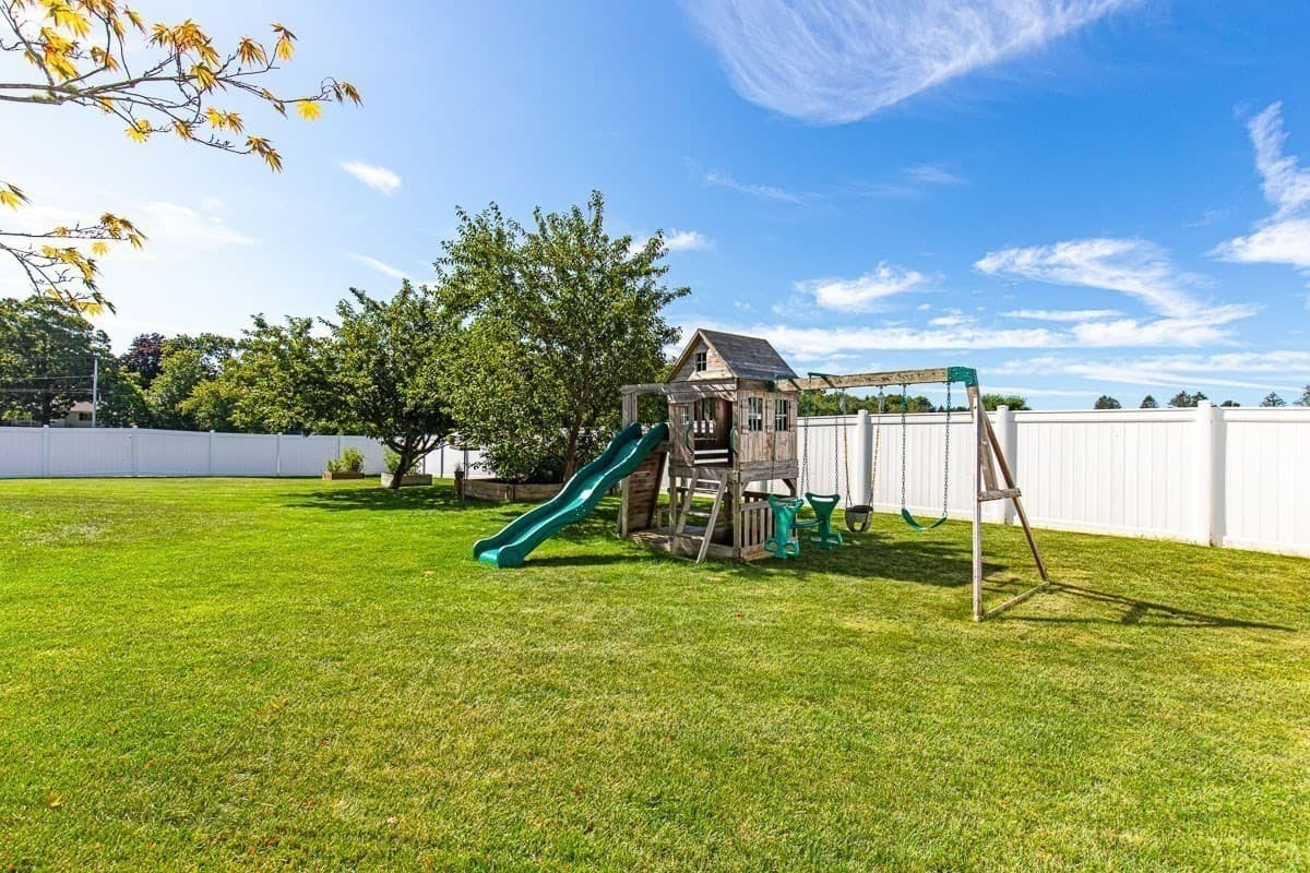 Single Family Residence at 18 Blue Grass Circle, Taunton MA 02780, Taunton, photo 35 of 41