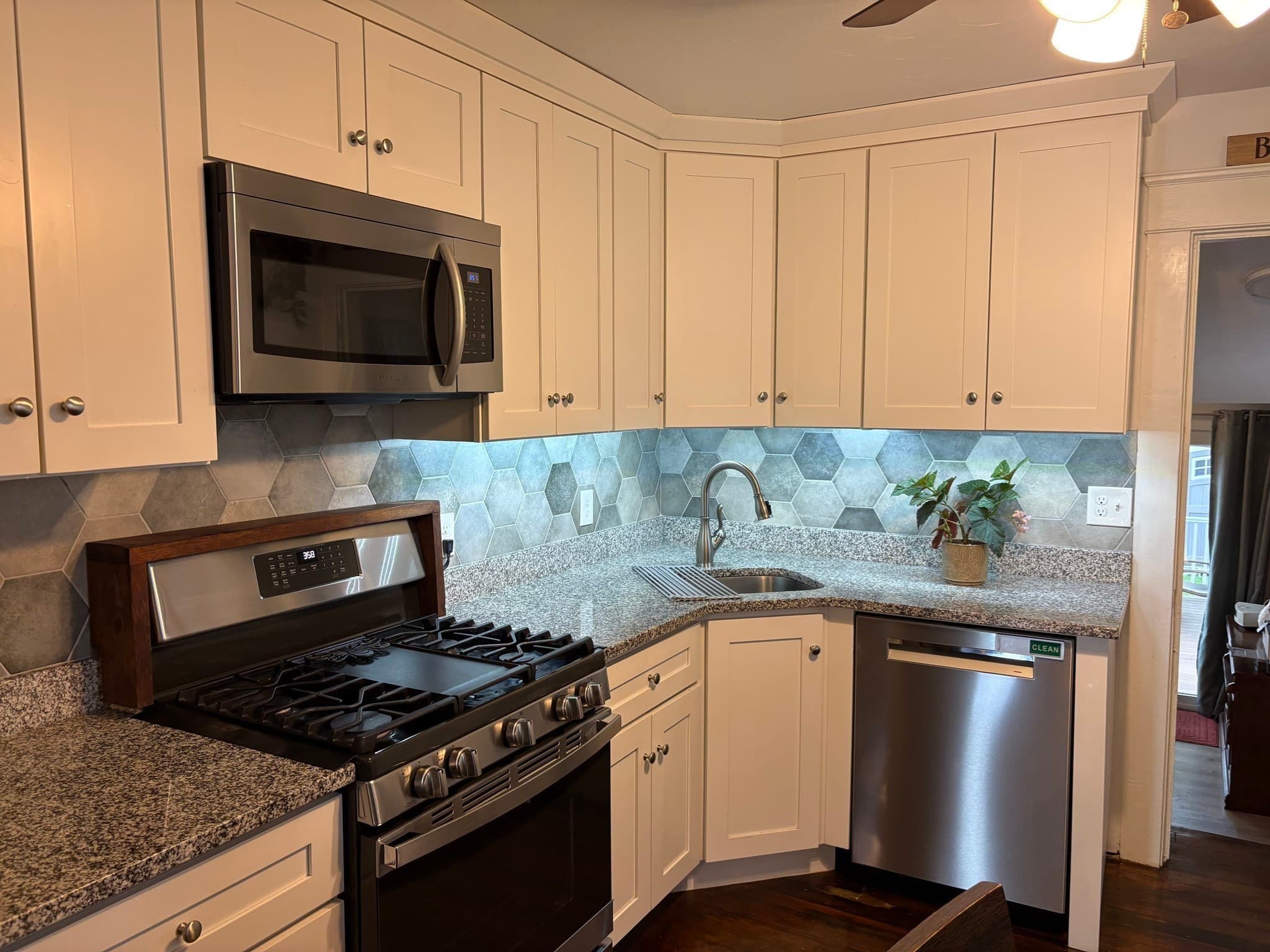 Single Family Residence at 353 Massasoit, East Providence RI 02914, East Providence, photo 11 of 19