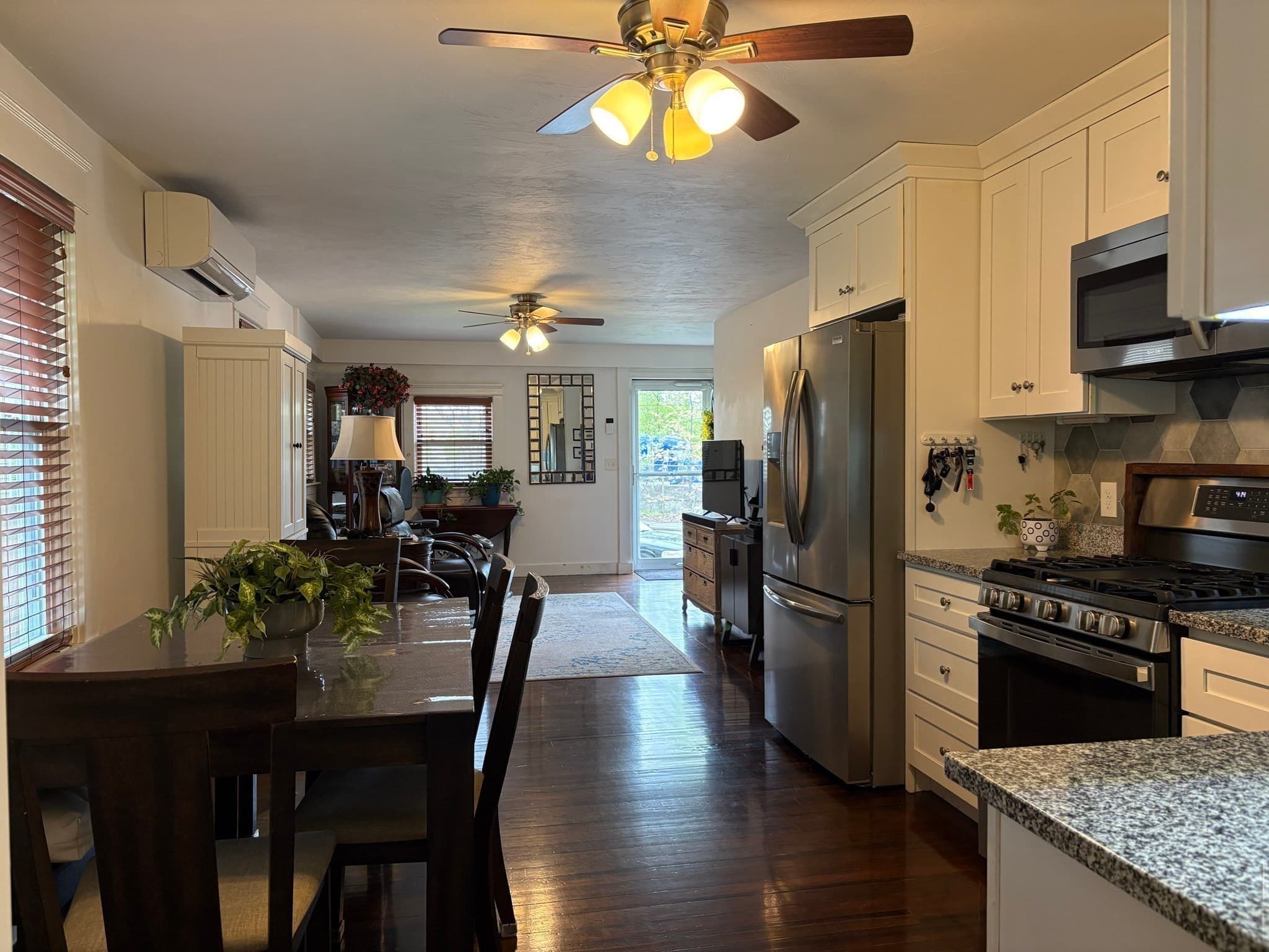 Single Family Residence at 353 Massasoit, East Providence RI 02914, East Providence, photo 8 of 19