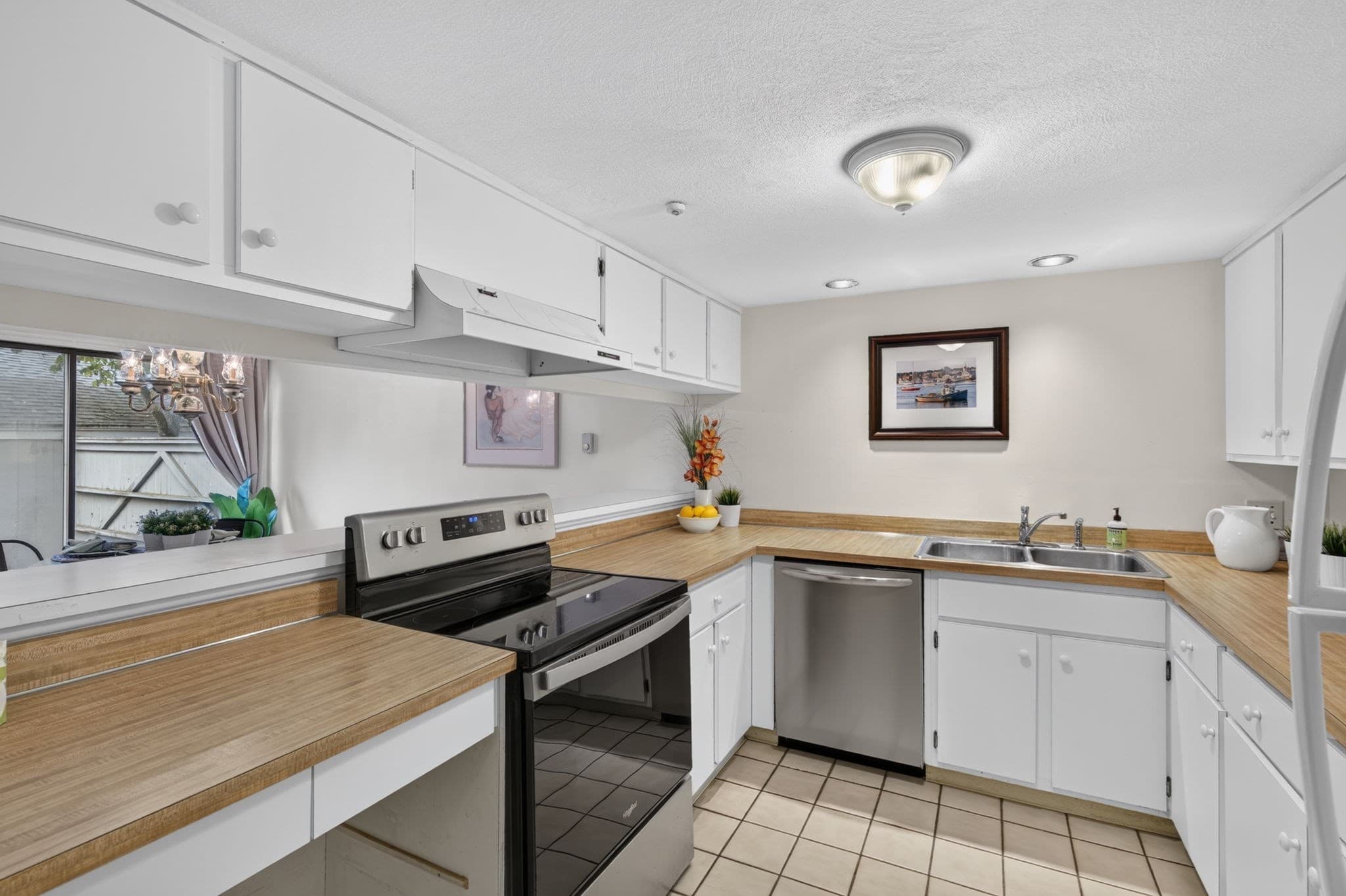Condominium at 22 Mill Pond # 22, North Andover MA 01845, North Andover, photo 3 of 36