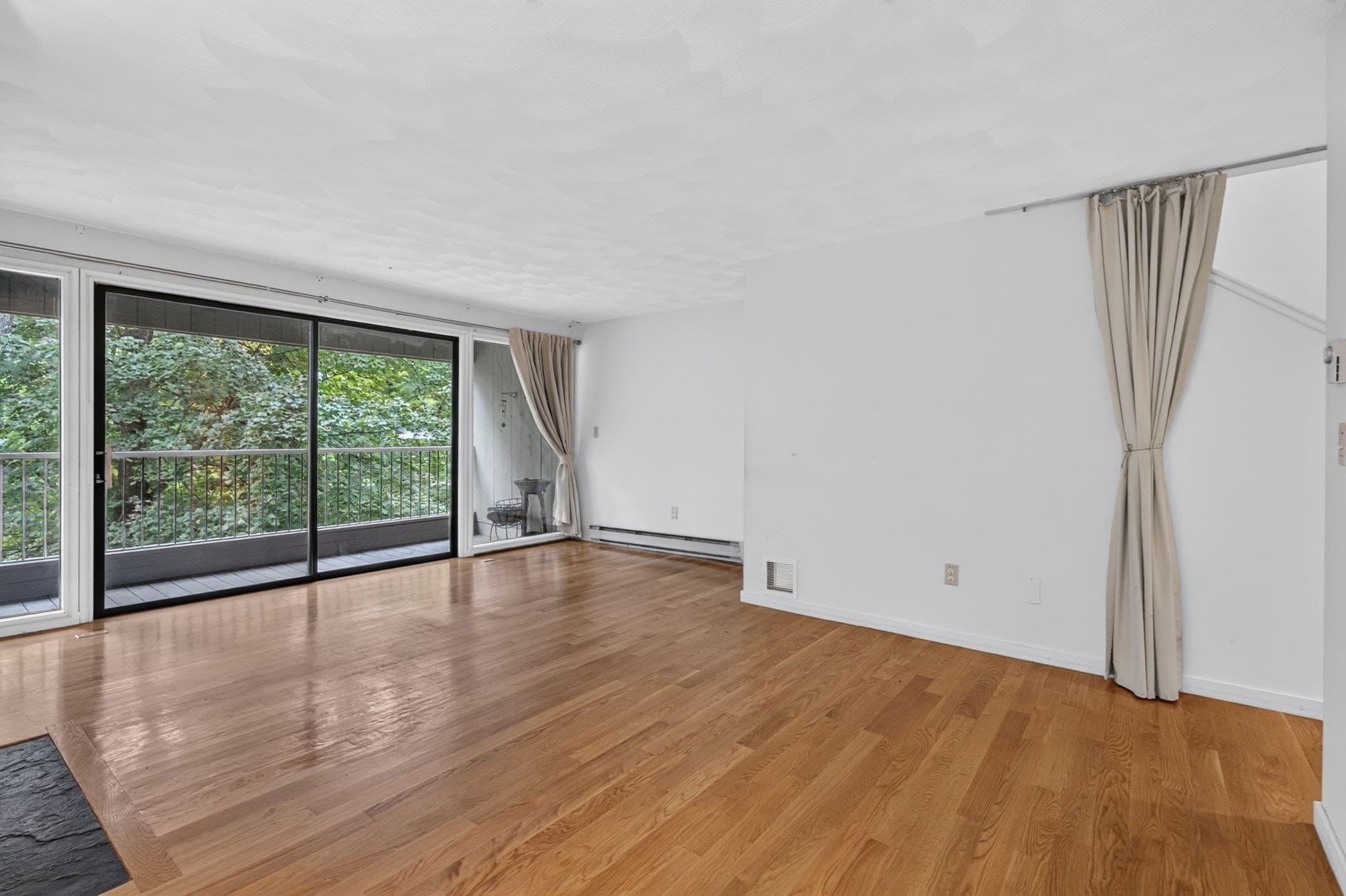 Condominium at 22 Mill Pond # 22, North Andover MA 01845, North Andover, photo 14 of 36