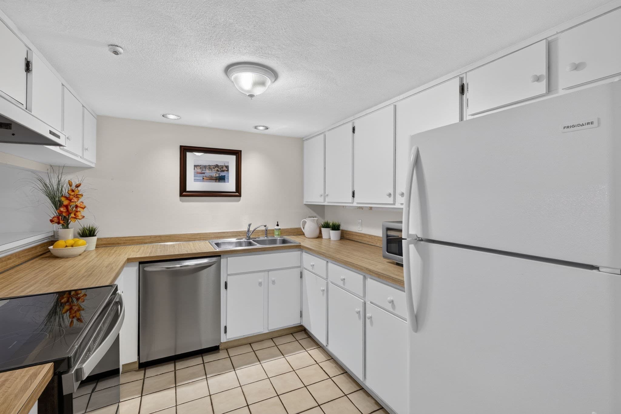 Condominium at 22 Mill Pond # 22, North Andover MA 01845, North Andover, photo 4 of 36
