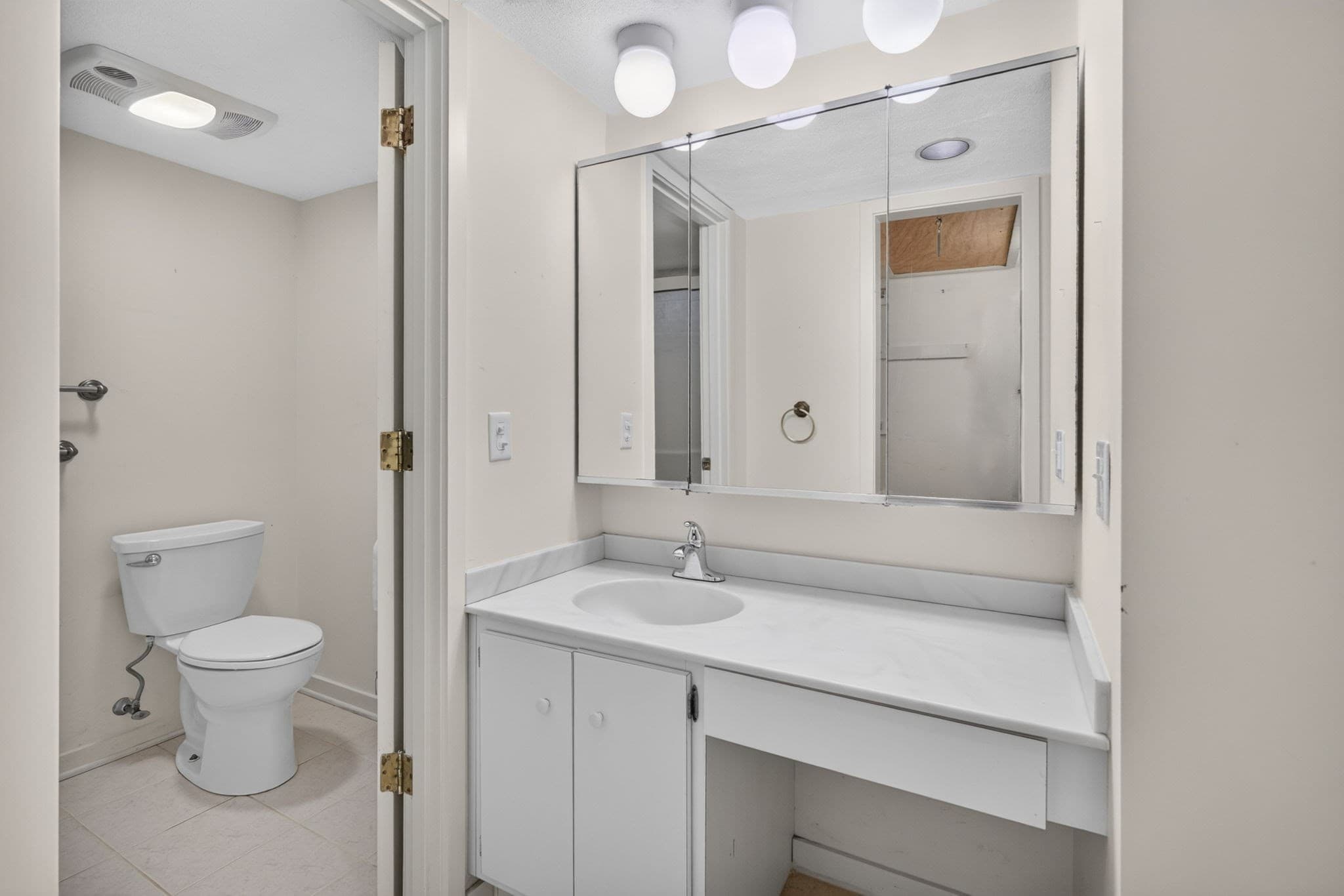 Condominium at 22 Mill Pond # 22, North Andover MA 01845, North Andover, photo 25 of 36