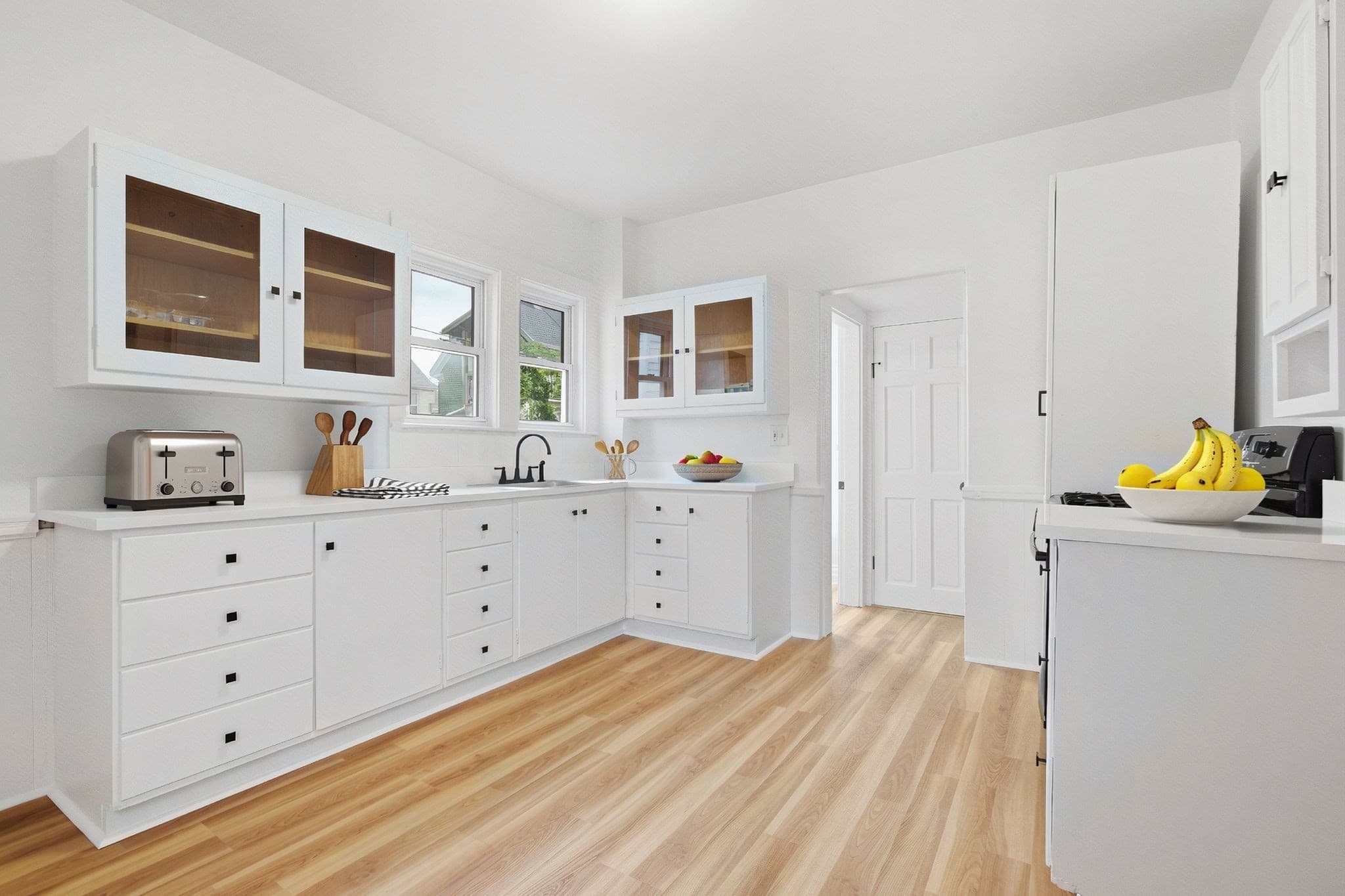 Single Family Residence at 221 Chatham St, Lynn MA 01902, Lynn, photo 3 of 15