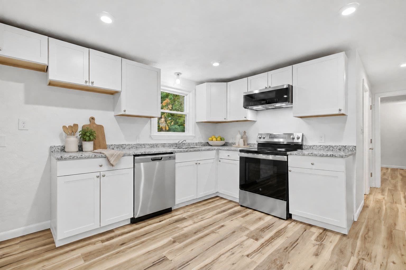 Single Family Residence at 245 Nashua Rd, Billerica MA 01821, Billerica, photo 3 of 16