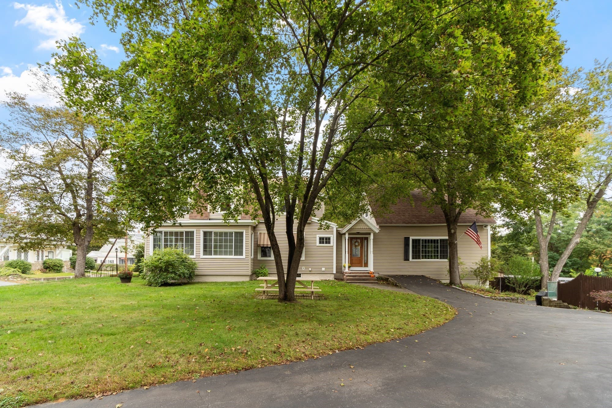 Single Family Residence at 525 North St, Fitchburg MA 01420, Fitchburg, photo 2 of 42