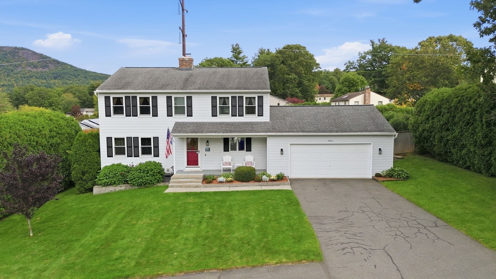 16 Matthew Dr, Easthampton MA 01027