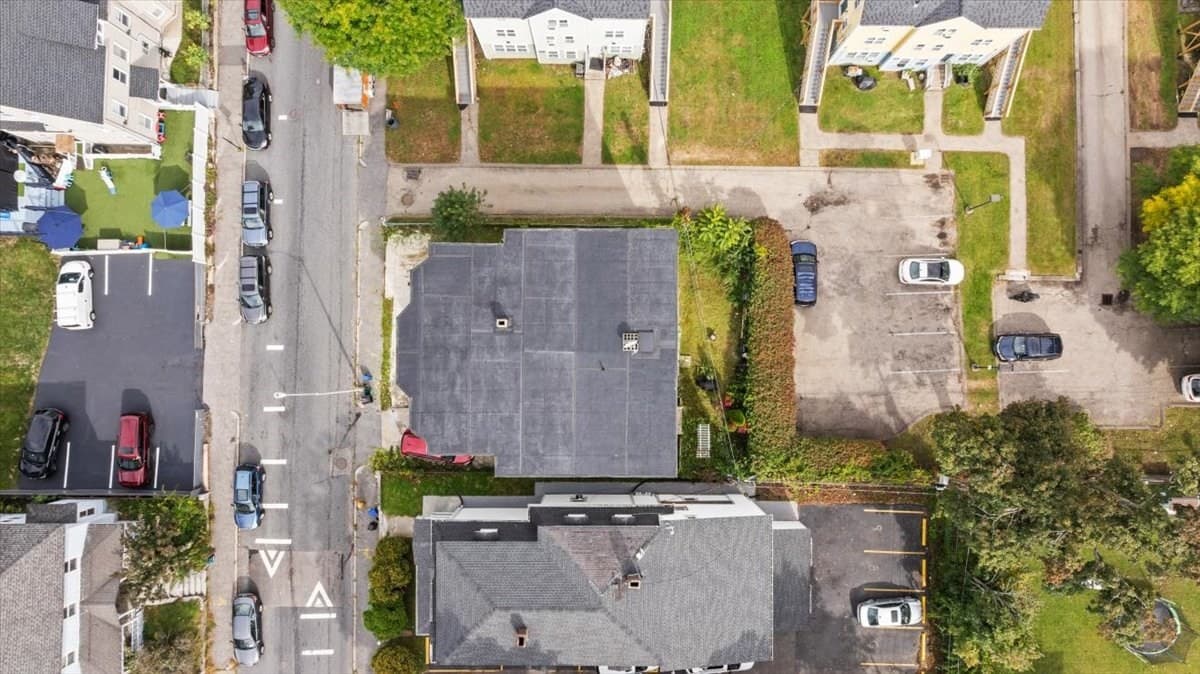 3 Family at 128 Beacon St, Worcester MA 01610, Worcester, photo 12 of 42