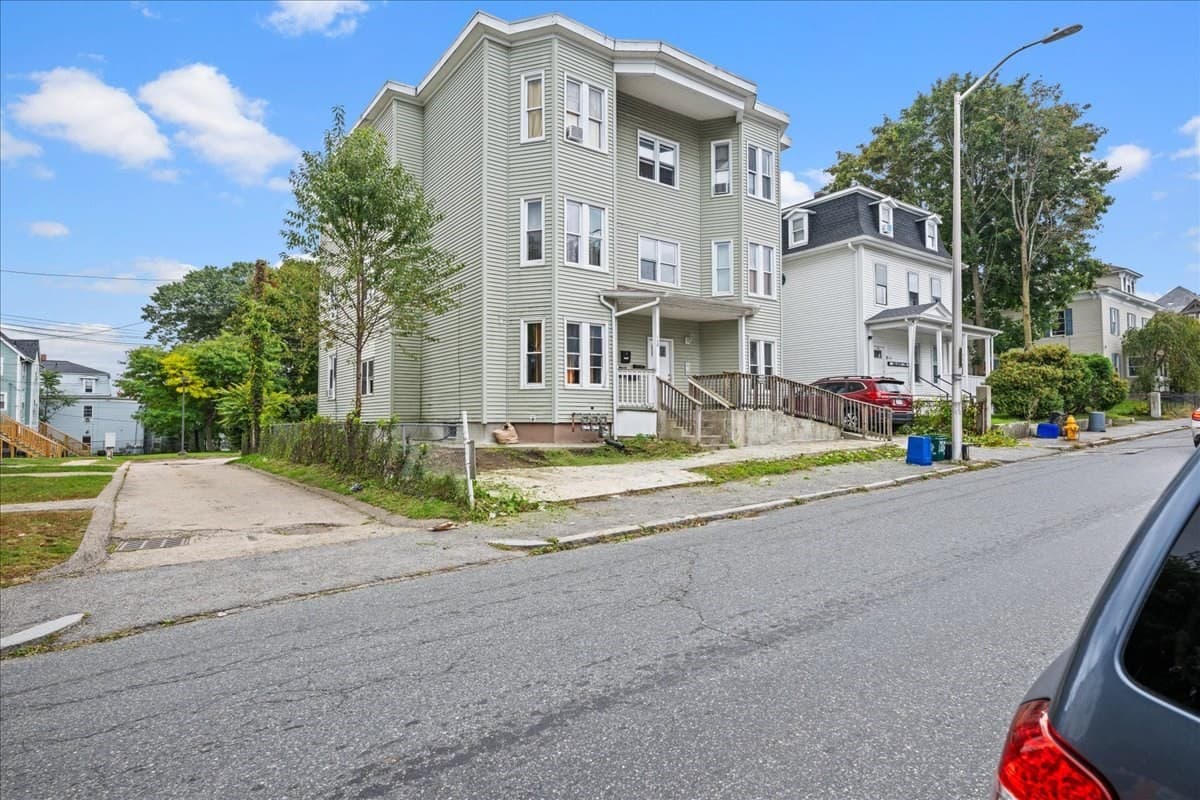3 Family at 128 Beacon St, Worcester MA 01610, Worcester, photo 24 of 42