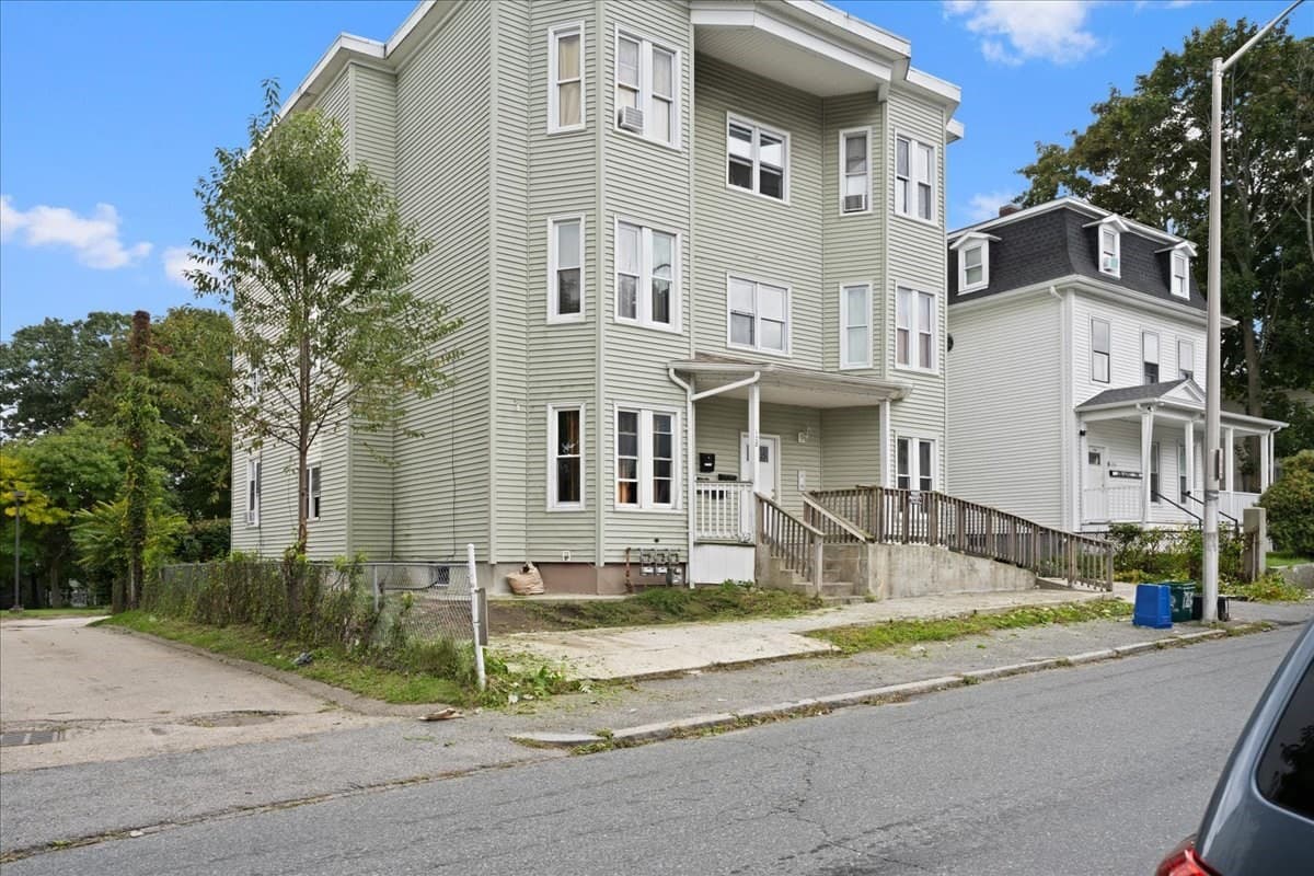 3 Family at 128 Beacon St, Worcester MA 01610, Worcester, photo 31 of 42