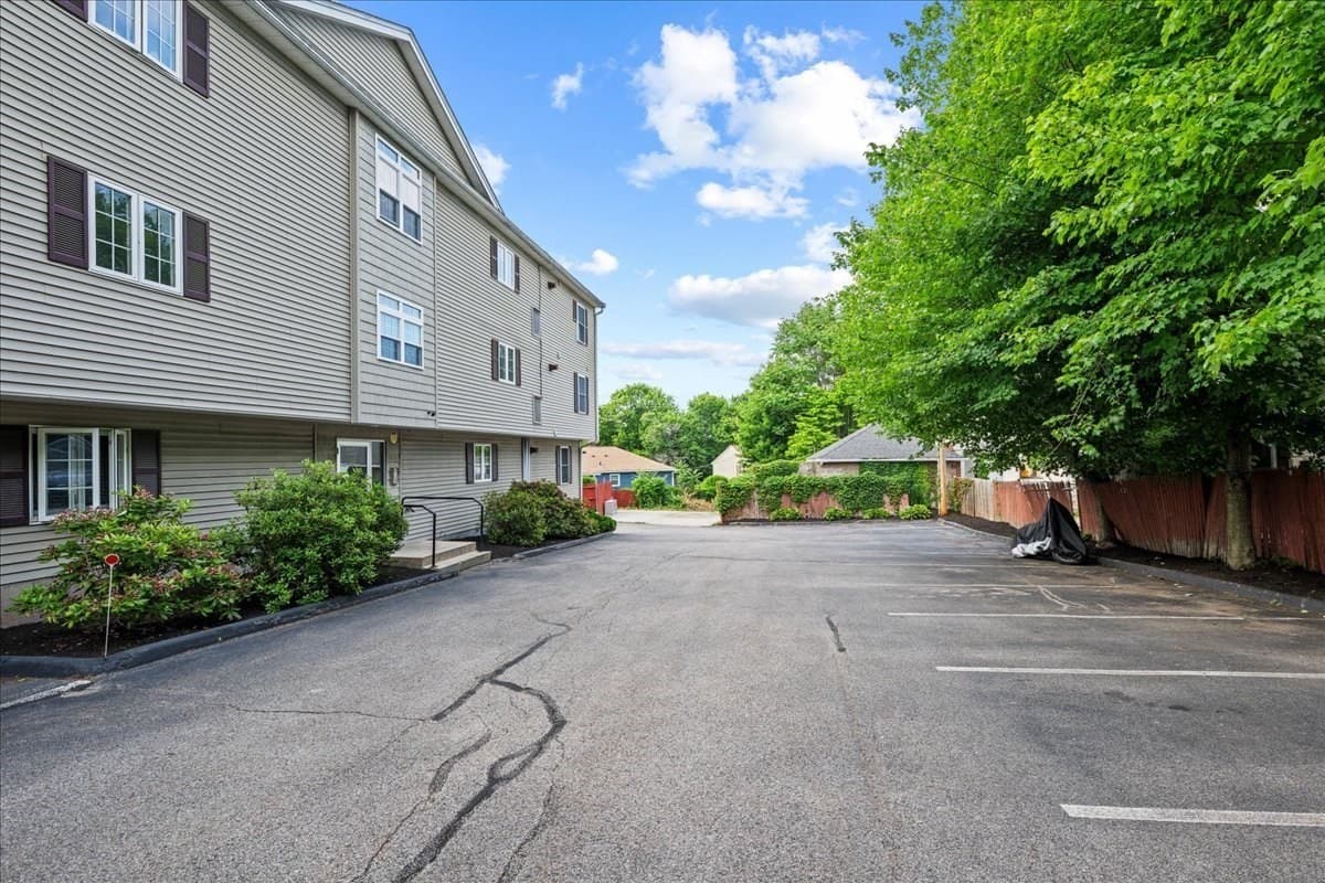 Condominium at 1 Hatfield St # 5, Worcester MA 01604, Worcester, photo 16 of 17