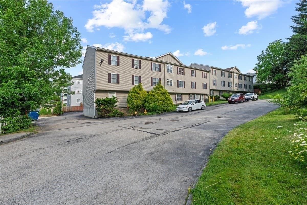 Condominium at 1 Hatfield St # 5, Worcester MA 01604, Worcester, photo 12 of 17