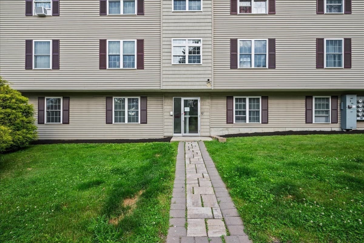 Condominium at 1 Hatfield St # 5, Worcester MA 01604, Worcester, photo 3 of 17