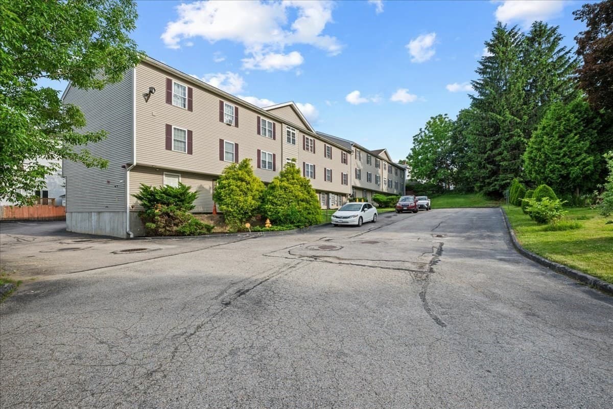 1 Hatfield St # 5, Worcester MA 01604