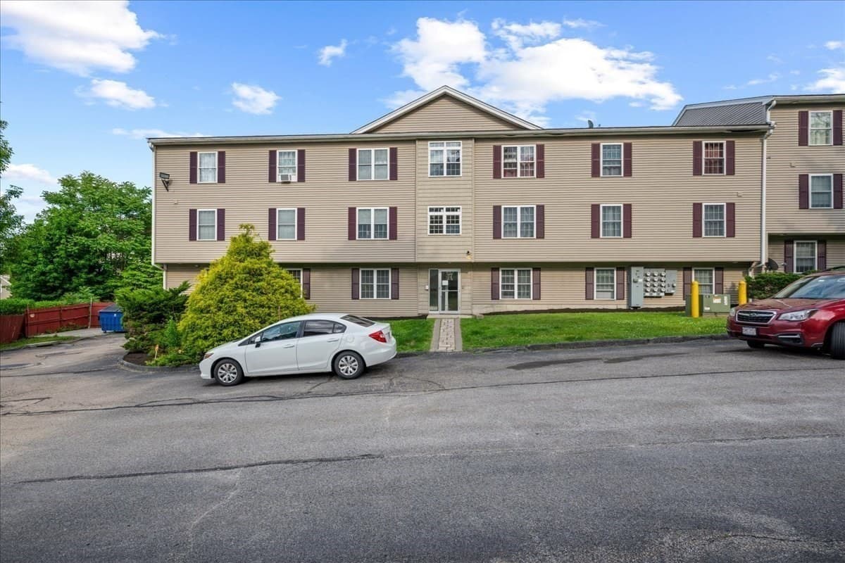 Condominium at 1 Hatfield St # 5, Worcester MA 01604, Worcester, photo 15 of 17