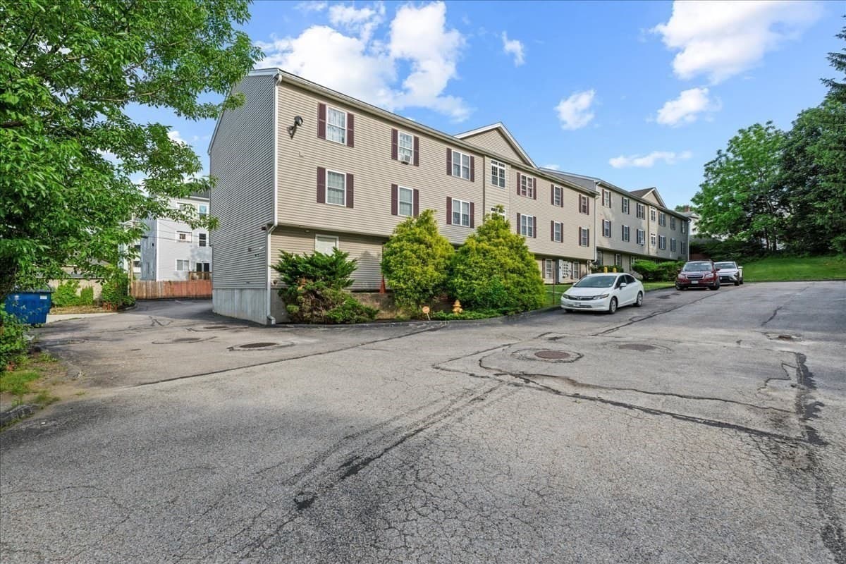 Condominium at 1 Hatfield St # 5, Worcester MA 01604, Worcester, photo 11 of 17