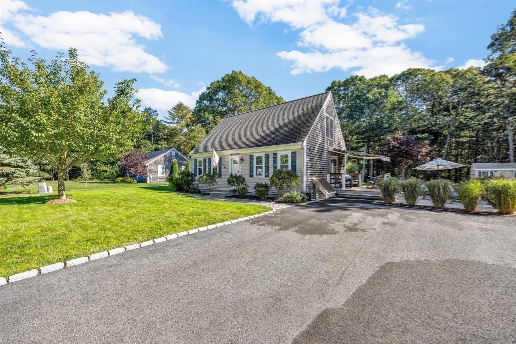 87 Seabrook Dr, Falmouth MA 02536