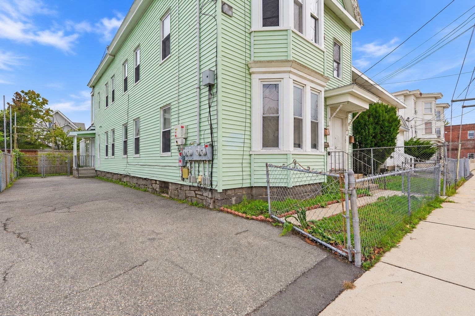 3 Family - 3 Units Up/Down at 46 Manchester, Lawrence MA 01841, Lawrence, photo 2 of 42