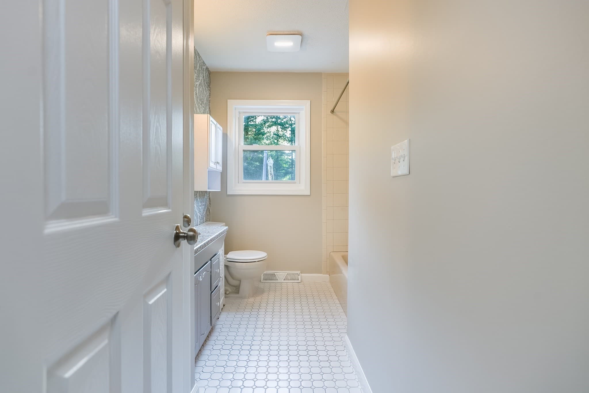 Single Family Residence at 39 Ruby Ct, Dartmouth MA 02747, Dartmouth, photo 14 of 36