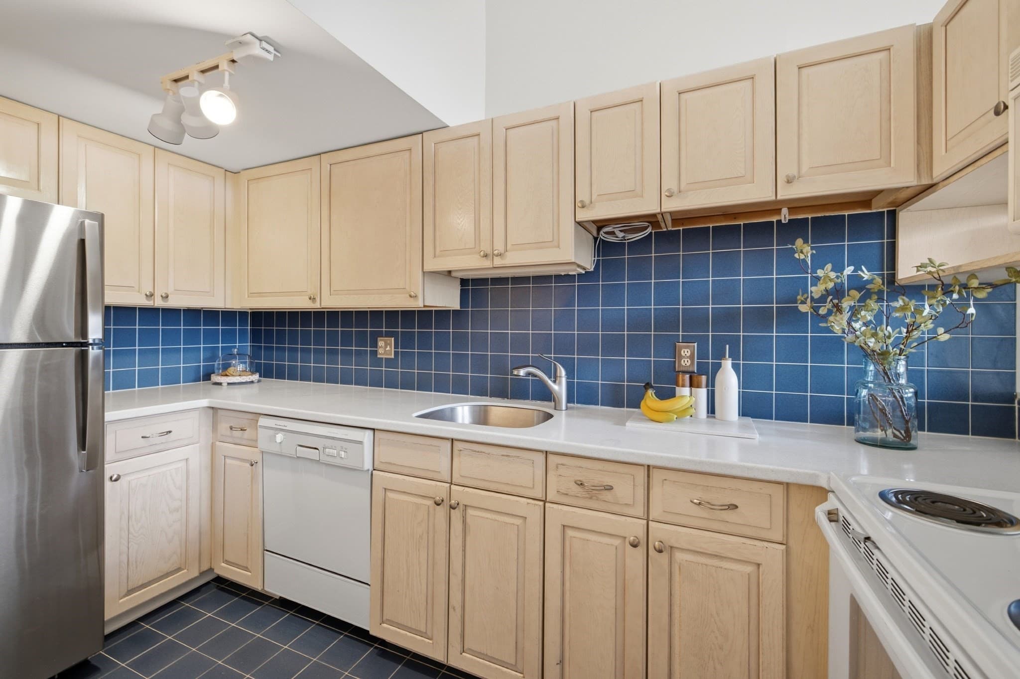 Condominium at 94 Newbury Ave # 402, Quincy MA 02171, Quincy, photo 11 of 41