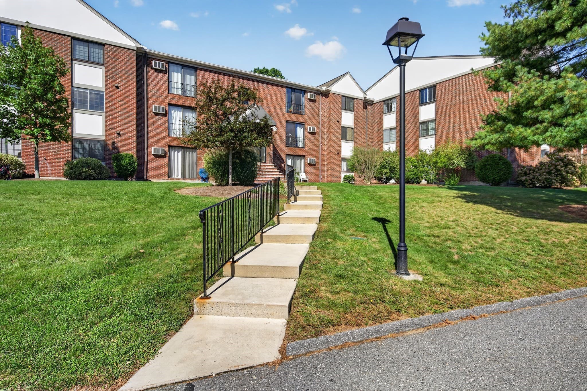 386 Great Rd # A8, Acton MA 01720