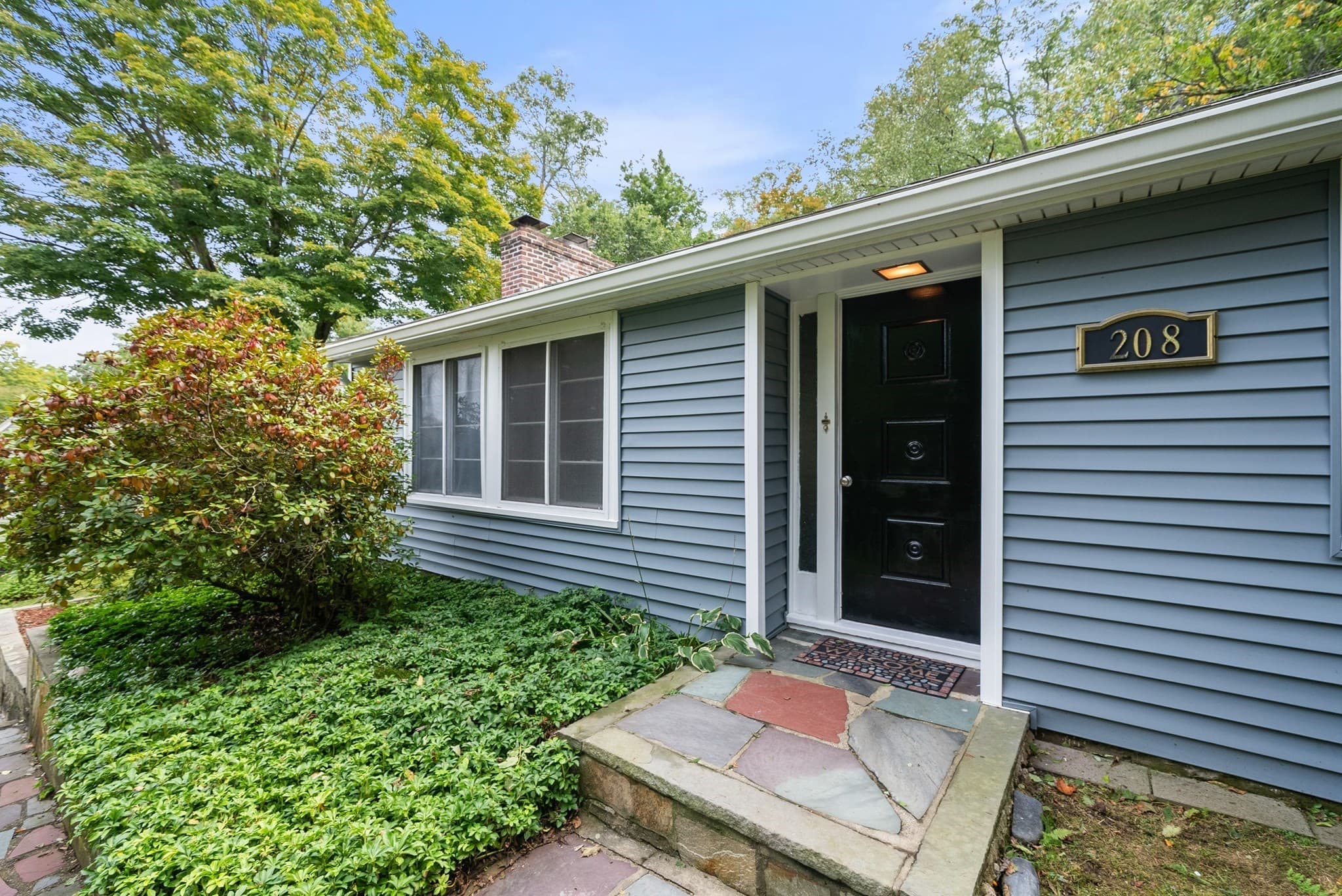 Single Family Residence at 208 Mount Vernon Rd E, Weymouth MA 02189, Weymouth, photo 2 of 21