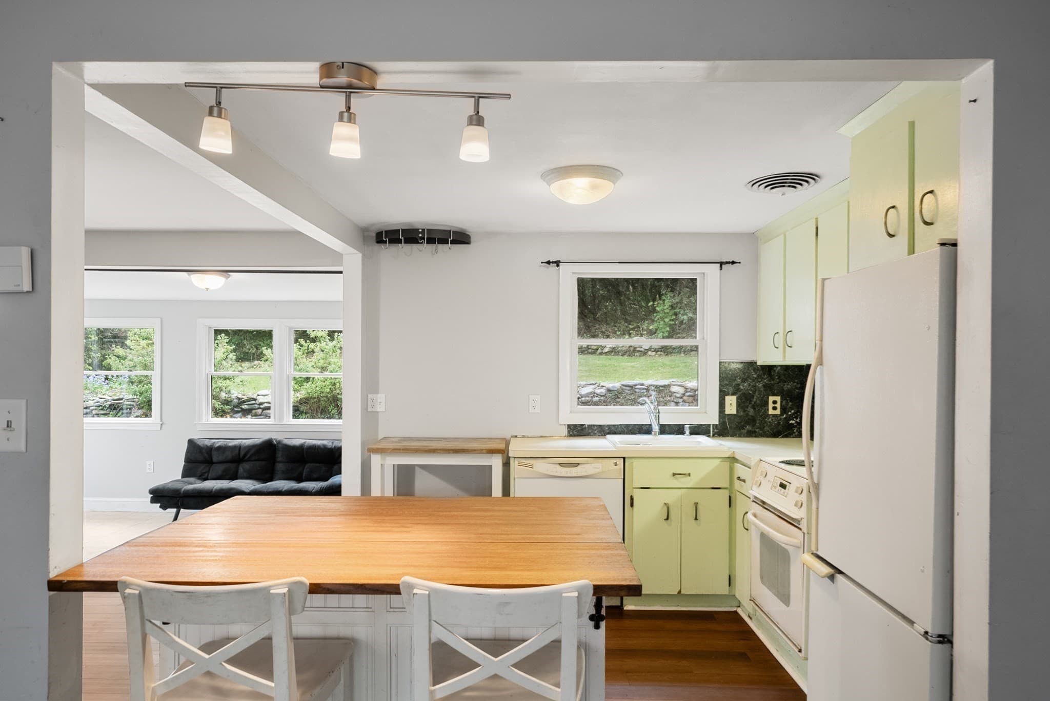 Single Family Residence at 208 Mount Vernon Rd E, Weymouth MA 02189, Weymouth, photo 8 of 21