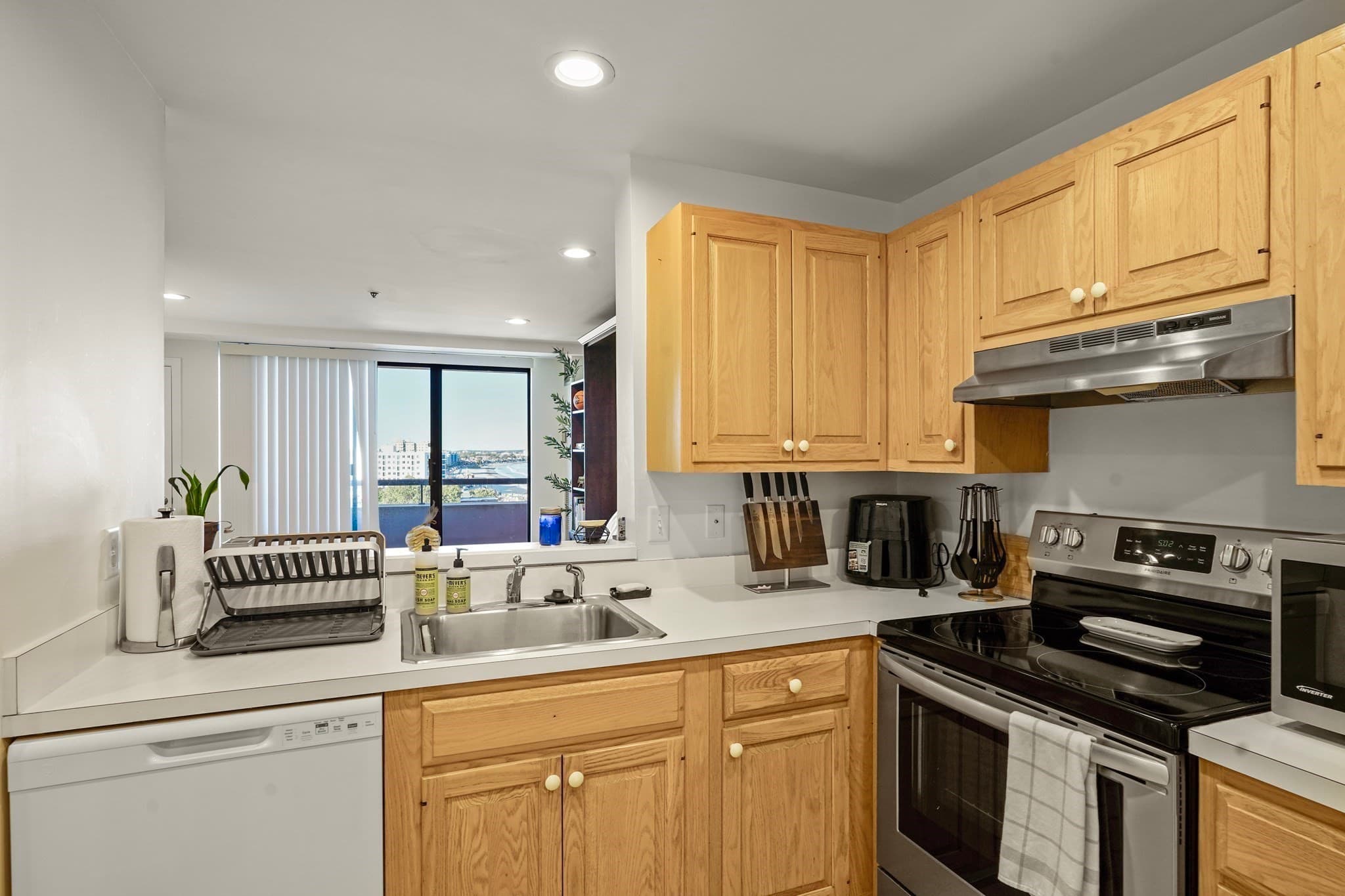 Condominium at 350 Revere Beach Blvd # 9T, Revere MA 02151, Revere, photo 7 of 39