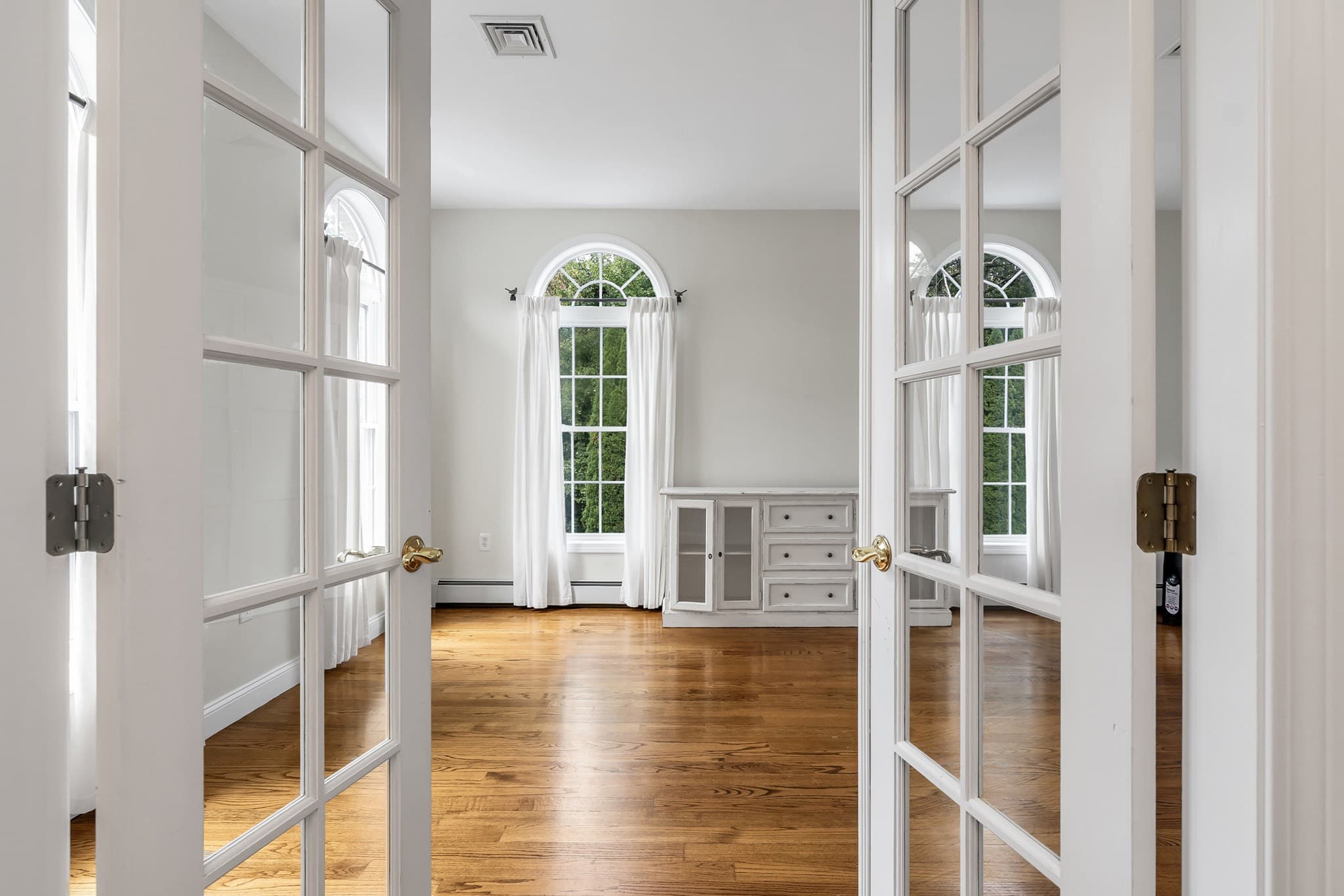 Single Family Residence at 31 Burbank Road, Londonderry NH 03053, Londonderry, photo 15 of 42