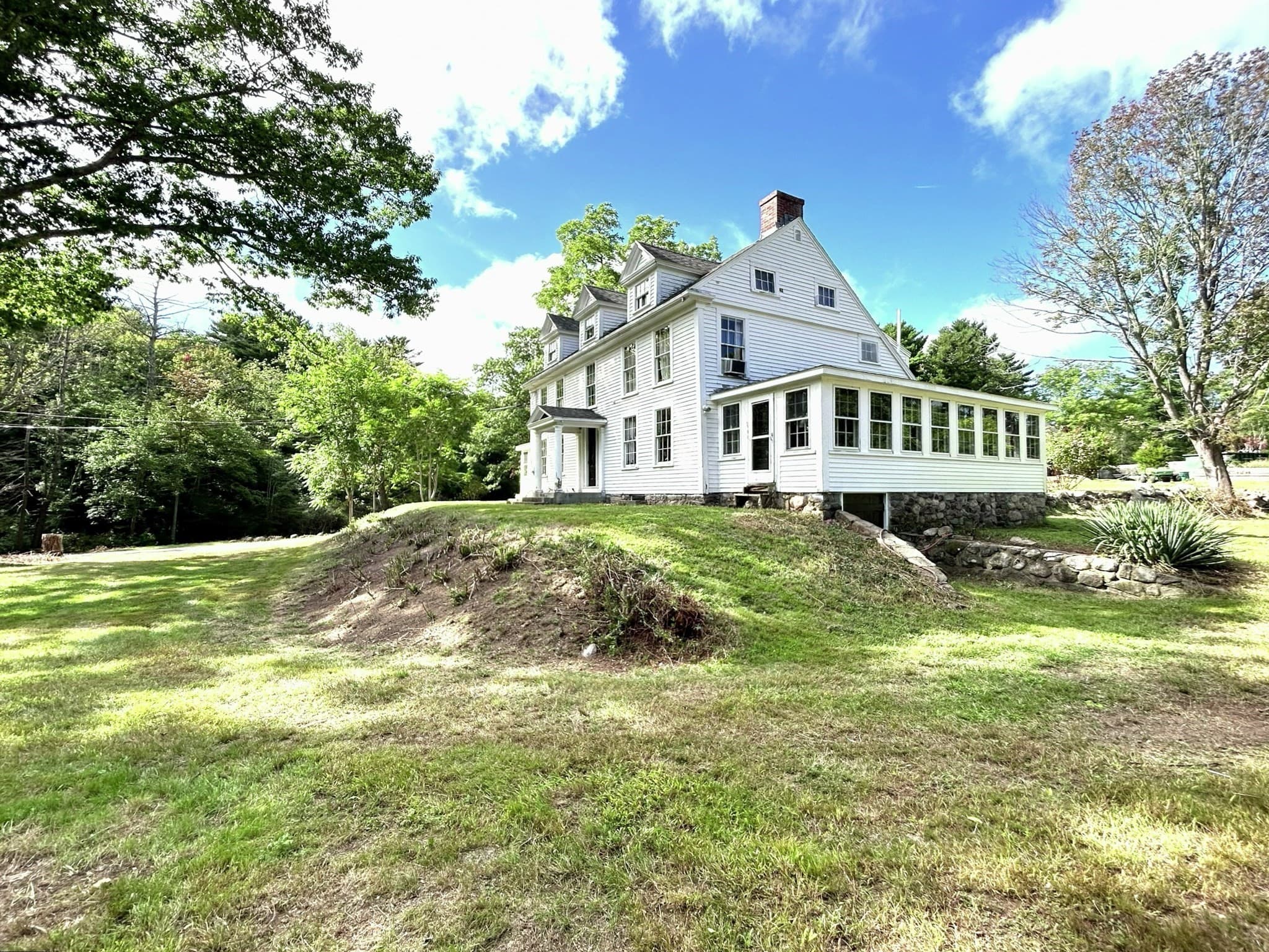 Single Family Residence at 5 Roberts Ct, Gloucester MA 01930, Gloucester, photo 3 of 42