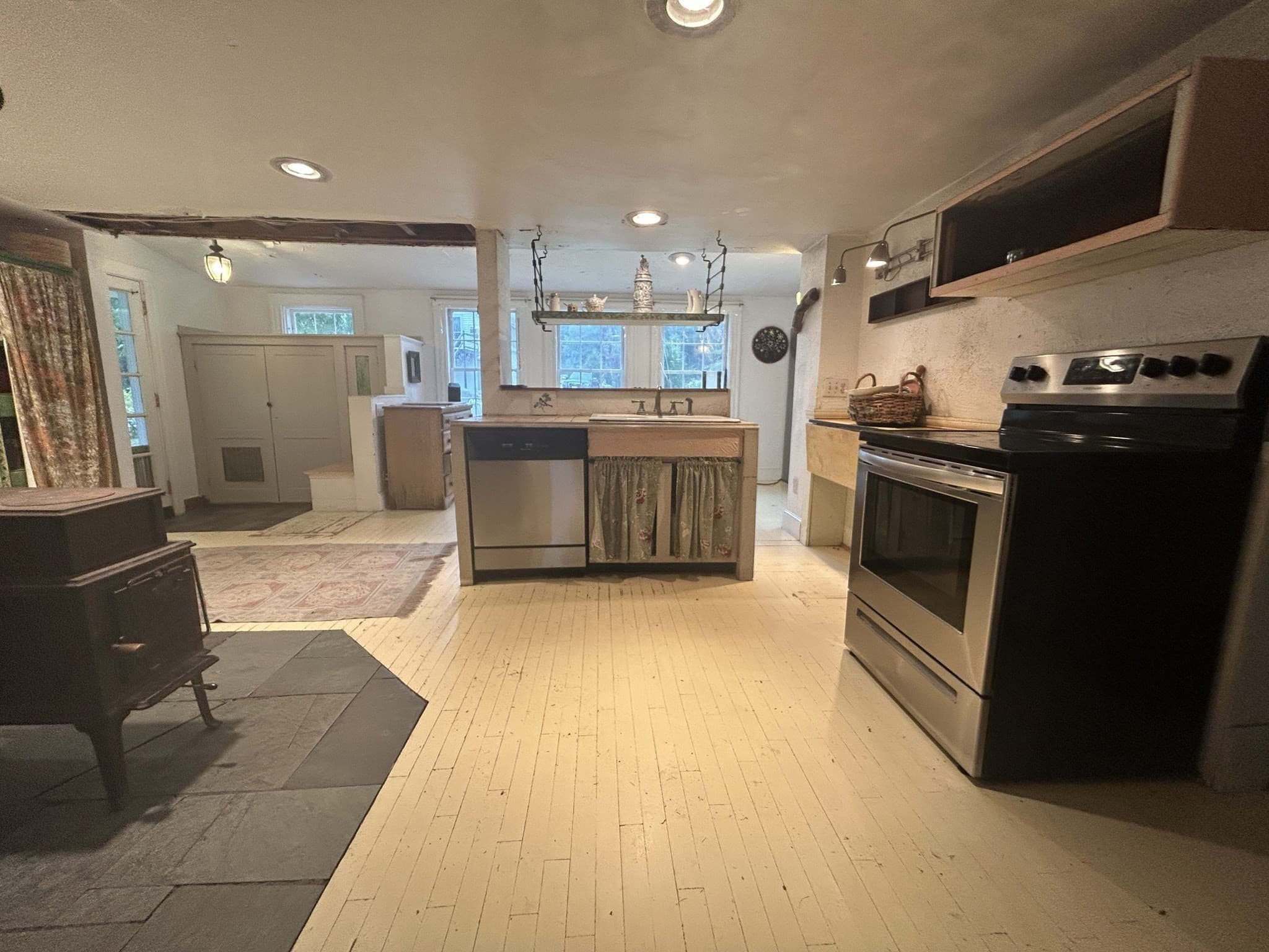 Single Family Residence at 5 Roberts Ct, Gloucester MA 01930, Gloucester, photo 19 of 42