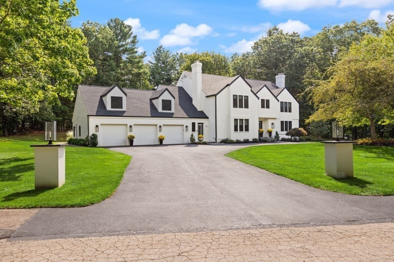 16 Weathervane Rd, Canton MA 02021