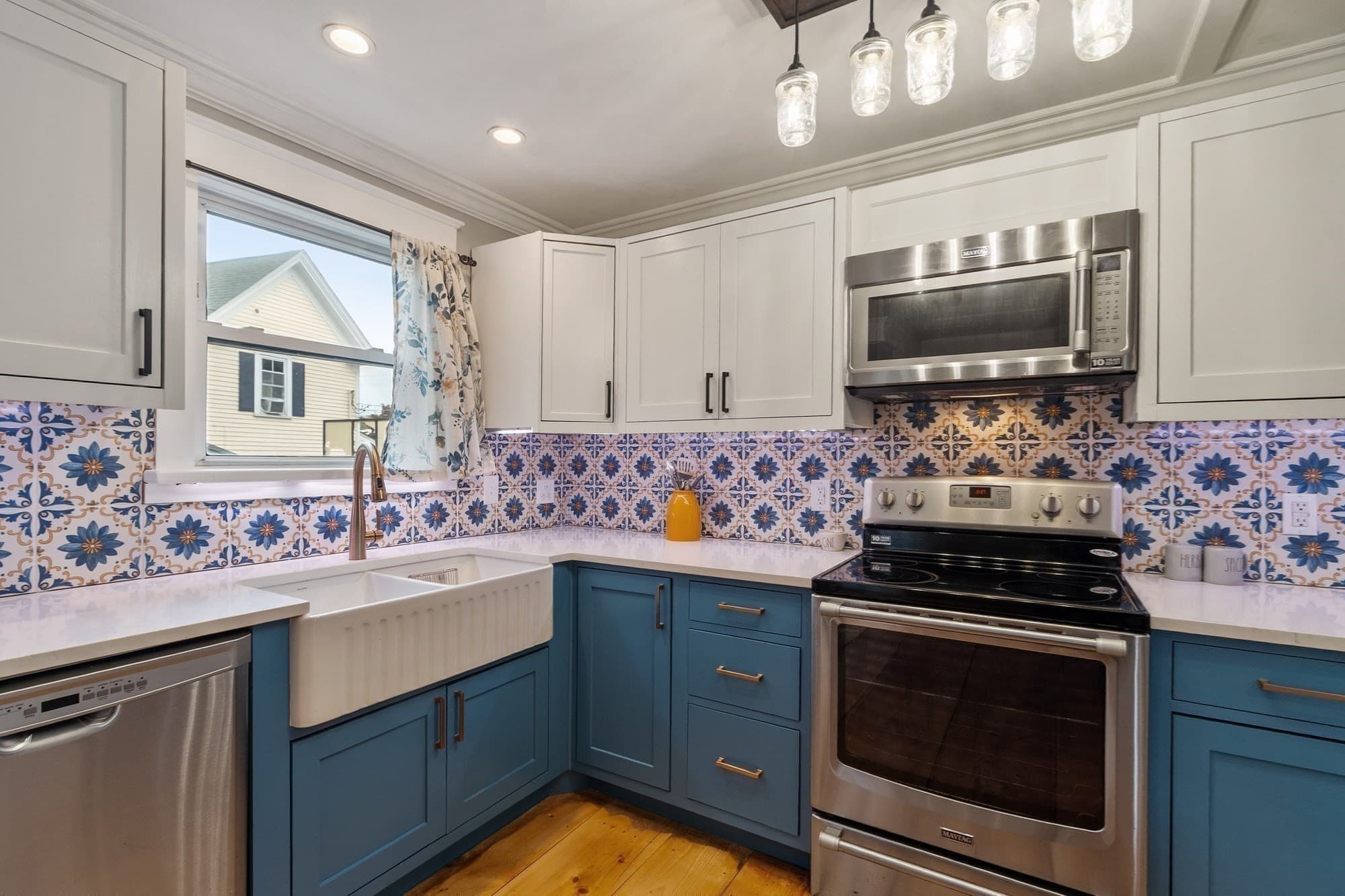 Single Family Residence at 2 Hill St, Amesbury MA 01913, Amesbury, photo 3 of 39