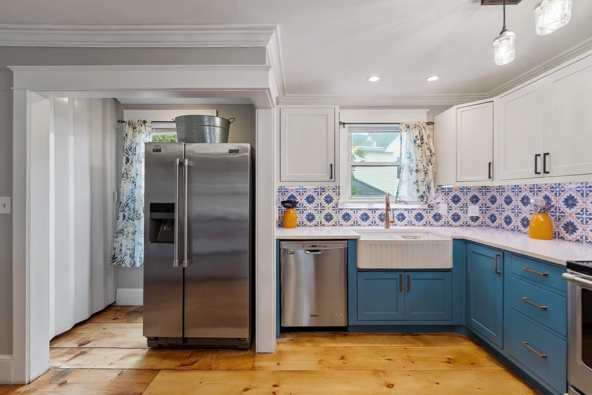Single Family Residence at 2 Hill St, Amesbury MA 01913, Amesbury, photo 4 of 39