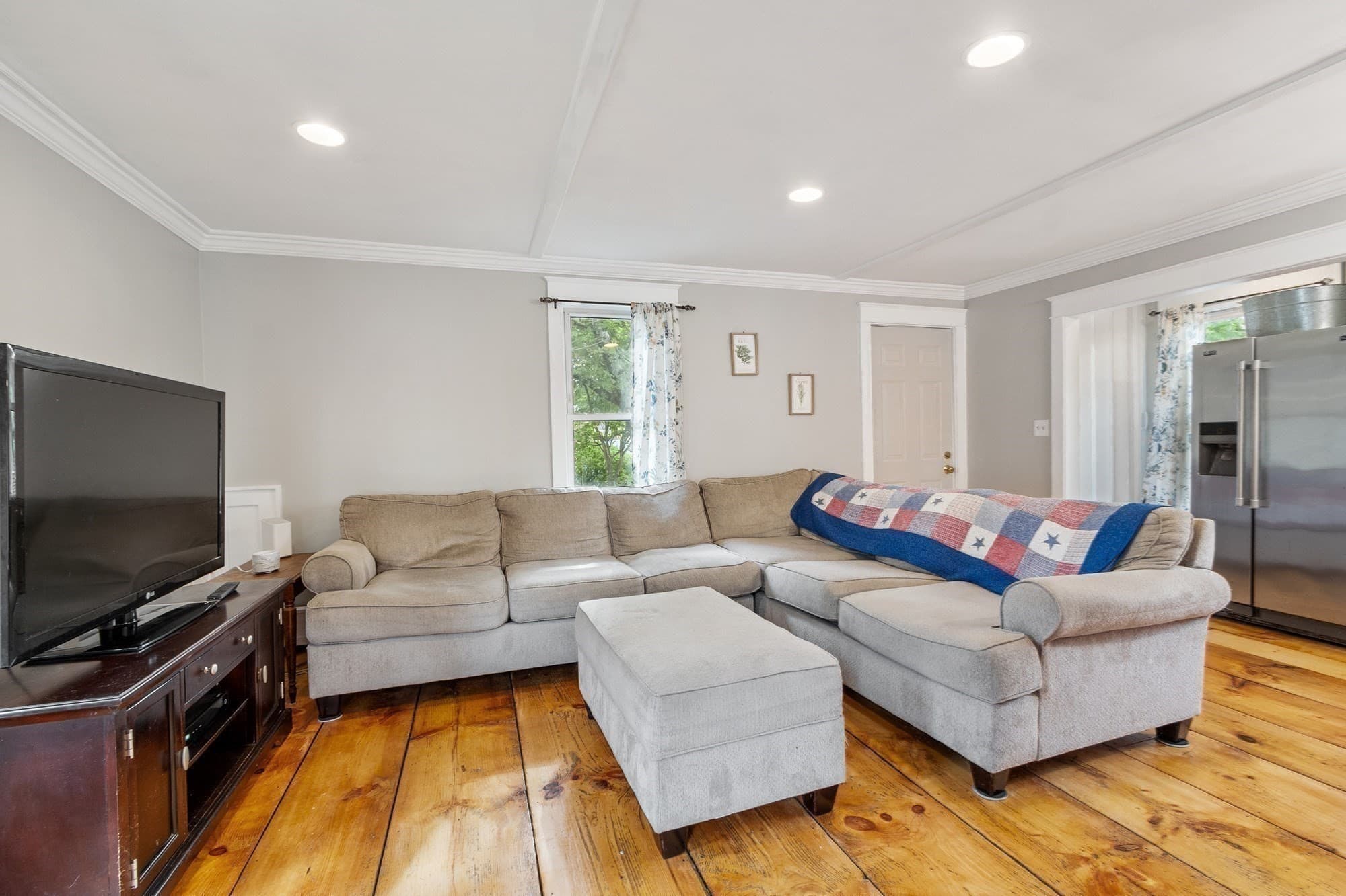 Single Family Residence at 2 Hill St, Amesbury MA 01913, Amesbury, photo 8 of 39