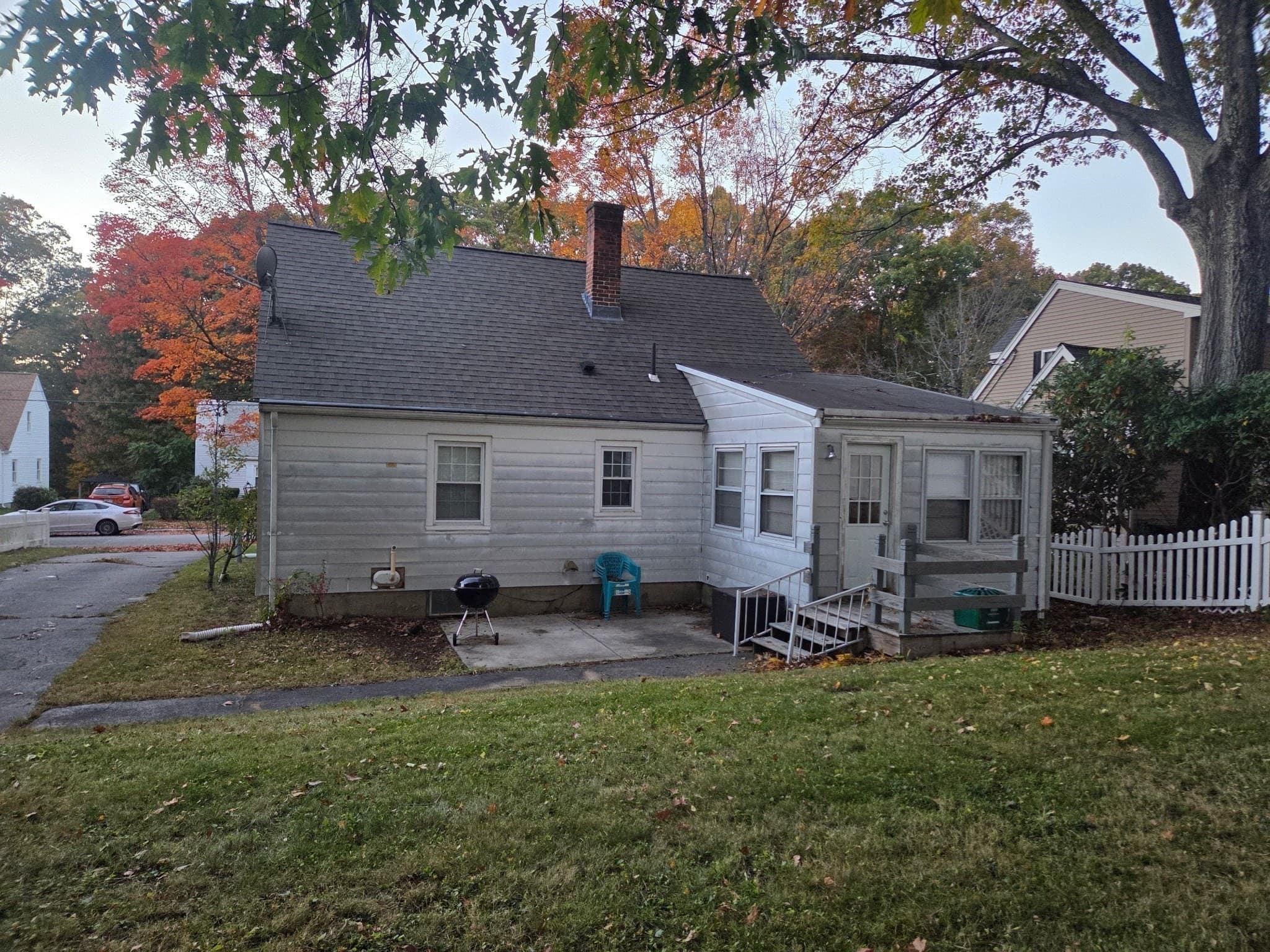 Single Family Residence at 20 Ridgewood Rd, Worcester MA 01606, photo 6 of 37