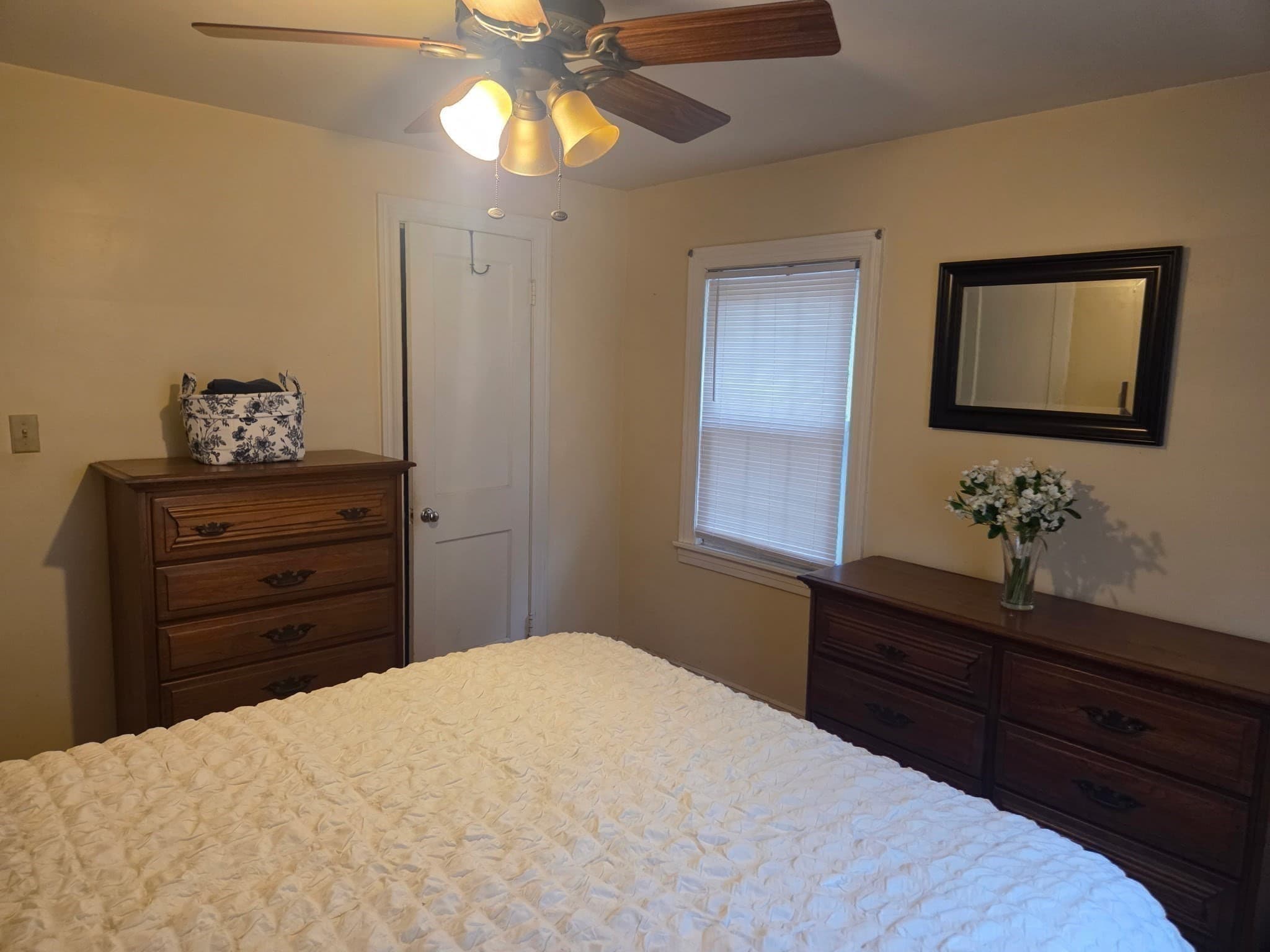 Single Family Residence at 20 Ridgewood Rd, Worcester MA 01606, photo 13 of 37
