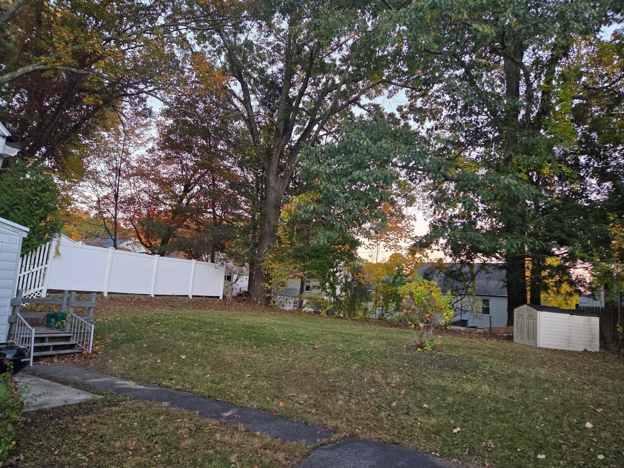 Single Family Residence at 20 Ridgewood Rd, Worcester MA 01606, photo 10 of 37