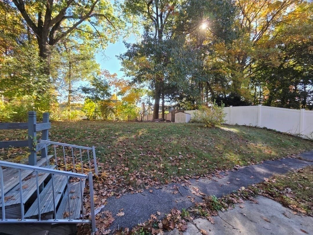 Single Family Residence at 20 Ridgewood Rd, Worcester MA 01606, photo 11 of 37