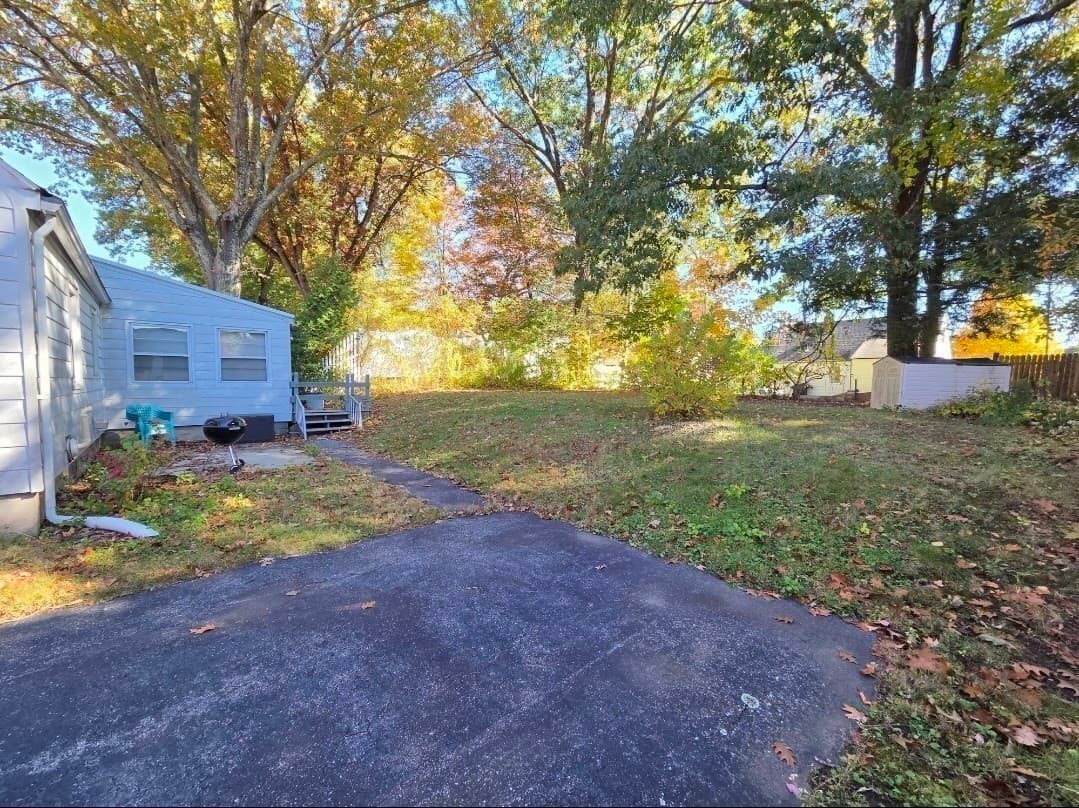 Single Family Residence at 20 Ridgewood Rd, Worcester MA 01606, photo 8 of 37