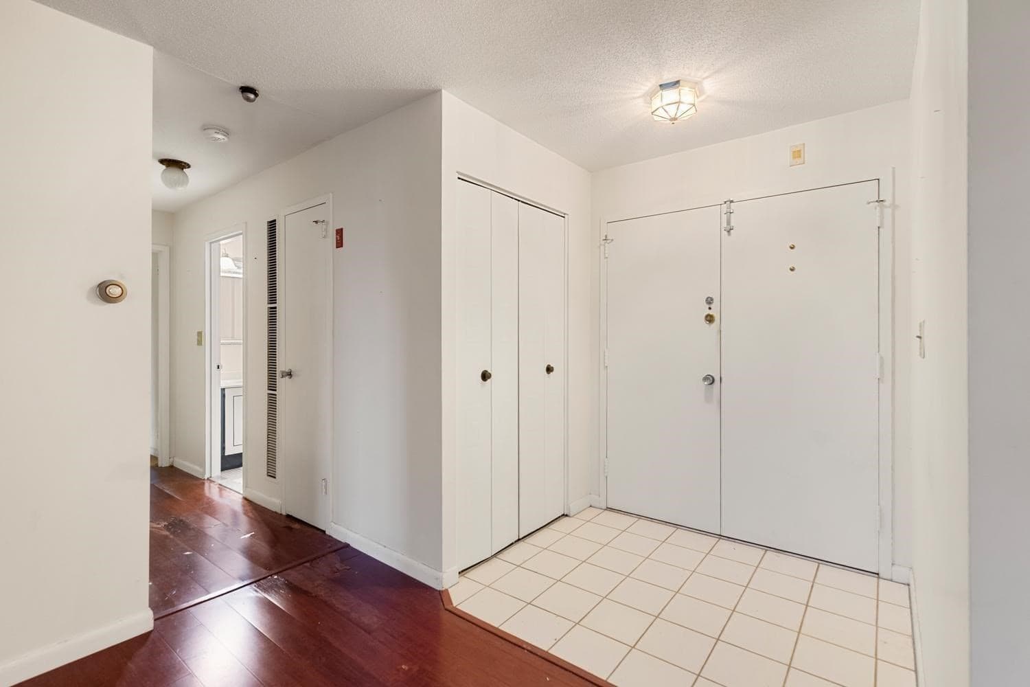 Condominium at 1008 Paradise Road # 2J, Swampscott MA 01907, Swampscott, photo 6 of 38