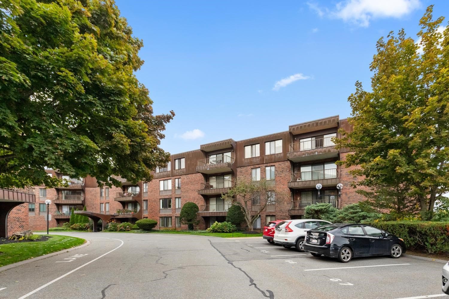 Condominium at 1008 Paradise Road # 2J, Swampscott MA 01907, Swampscott, photo 3 of 38