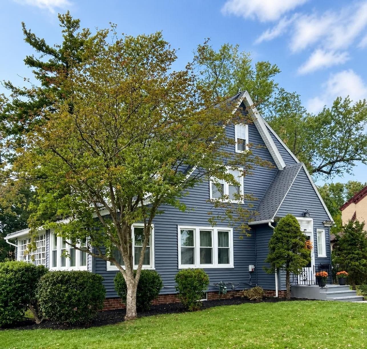 Single Family Residence at 29 Rogers Ave, West Springfield MA 01089, photo 2 of 15