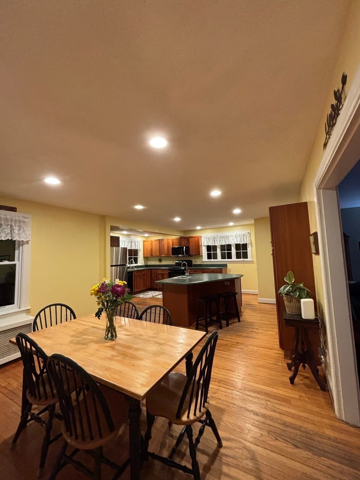 Single Family Residence at 29 Rogers Ave, West Springfield MA 01089, photo 6 of 15
